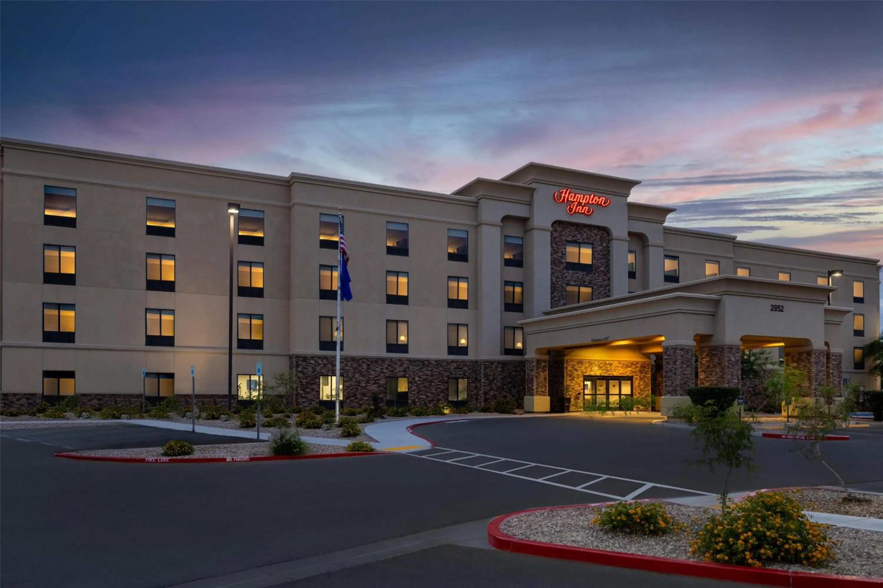 Property building in Hampton Inn Las Vegas/North Speedway