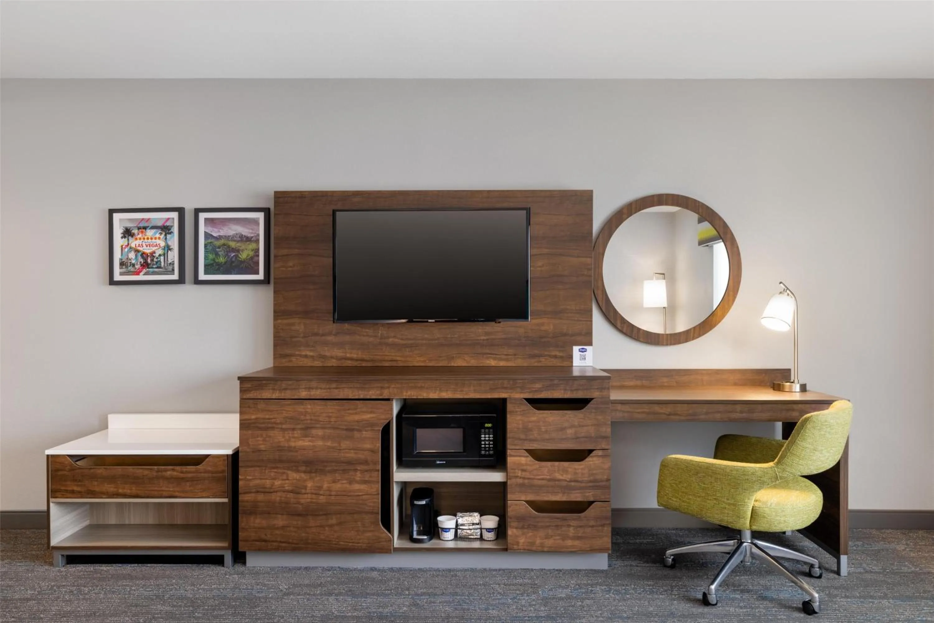 Bedroom in Hampton Inn Las Vegas/North Speedway