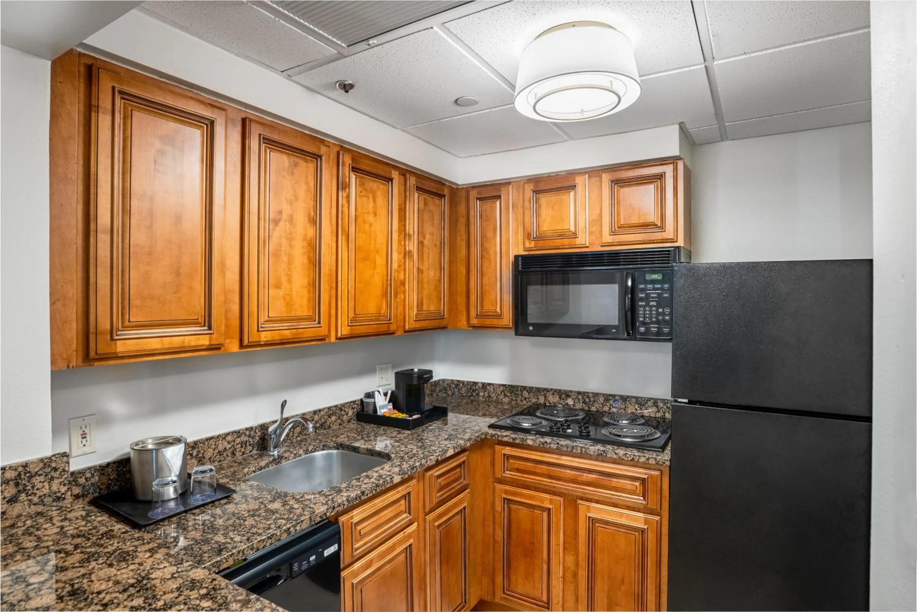 Kitchen or kitchenette in DoubleTree by Hilton Houston Medical Center Hotel & Suites
