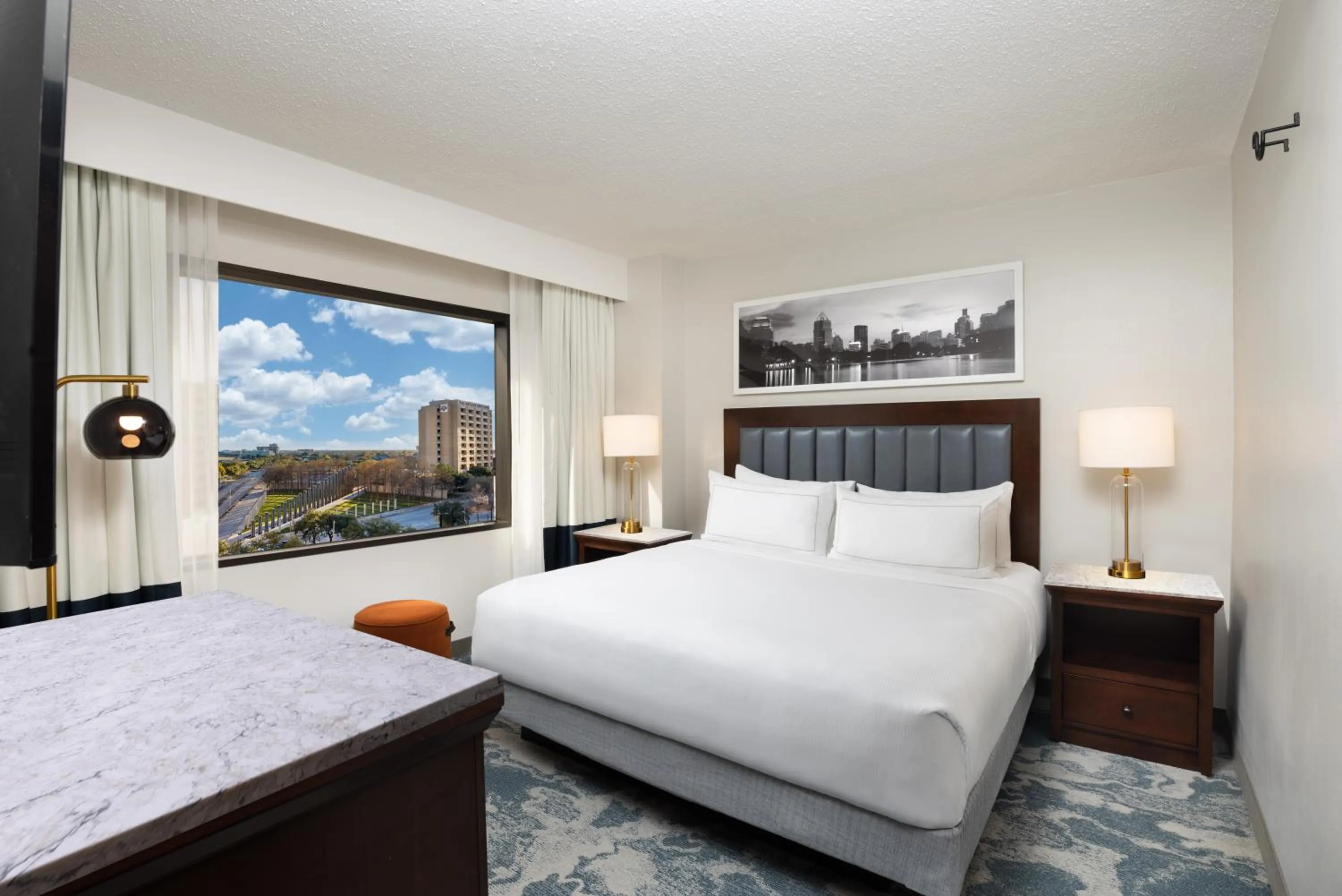 Bed in DoubleTree by Hilton Houston Medical Center Hotel & Suites