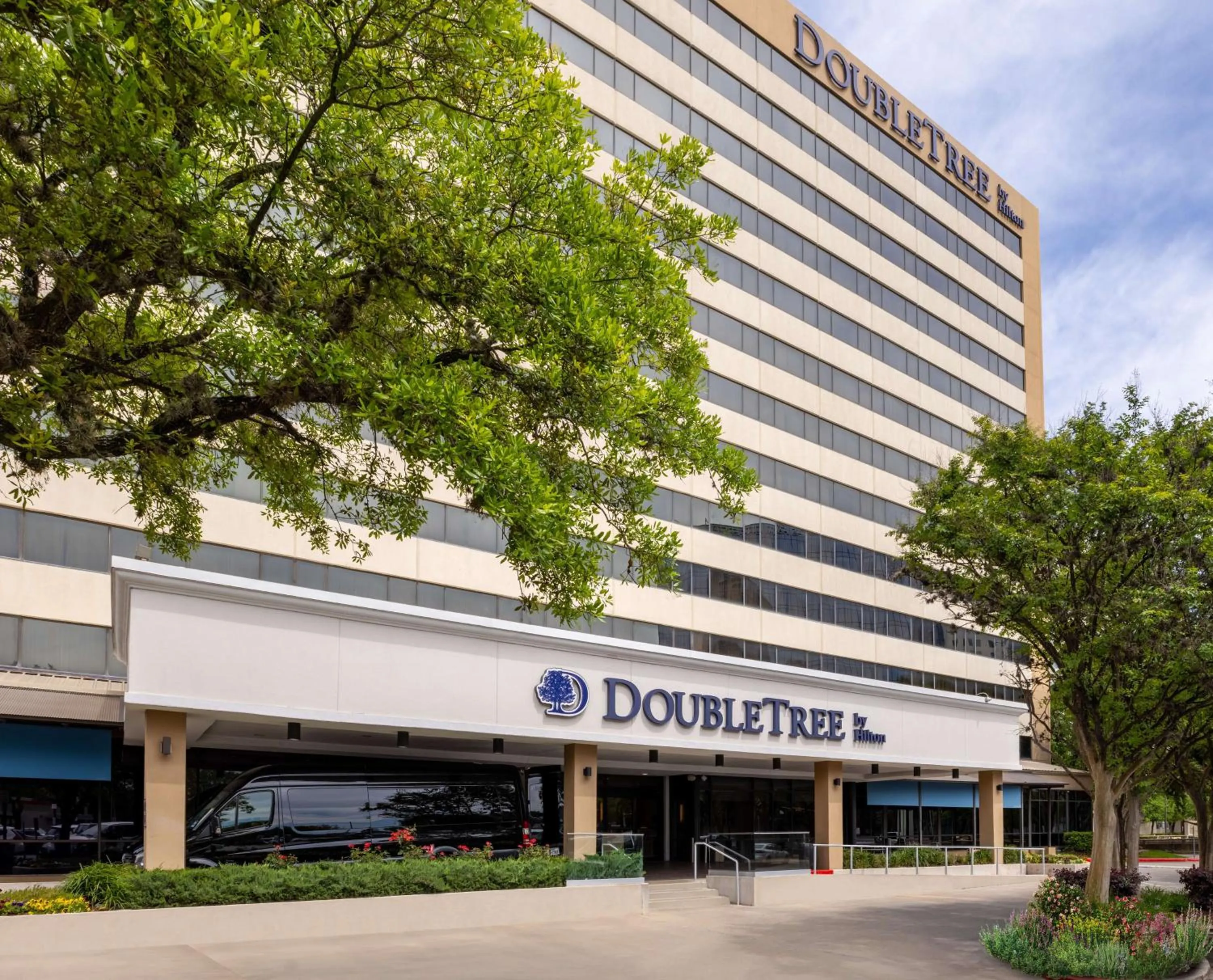 Property building in DoubleTree by Hilton Houston Medical Center Hotel & Suites