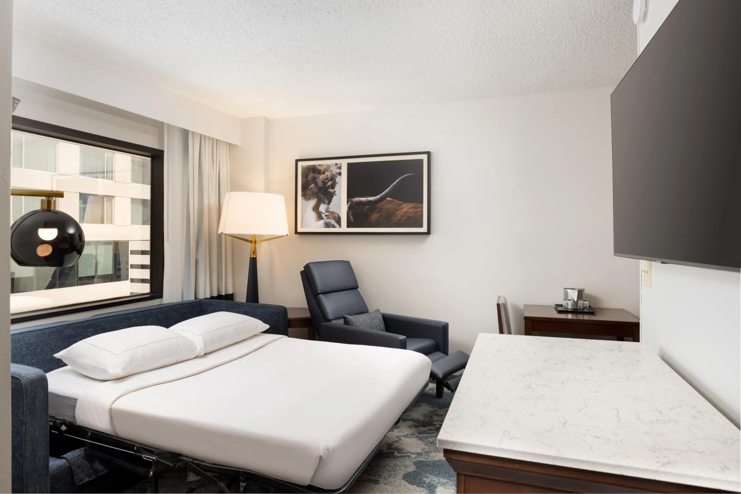 Bed in DoubleTree by Hilton Houston Medical Center Hotel & Suites