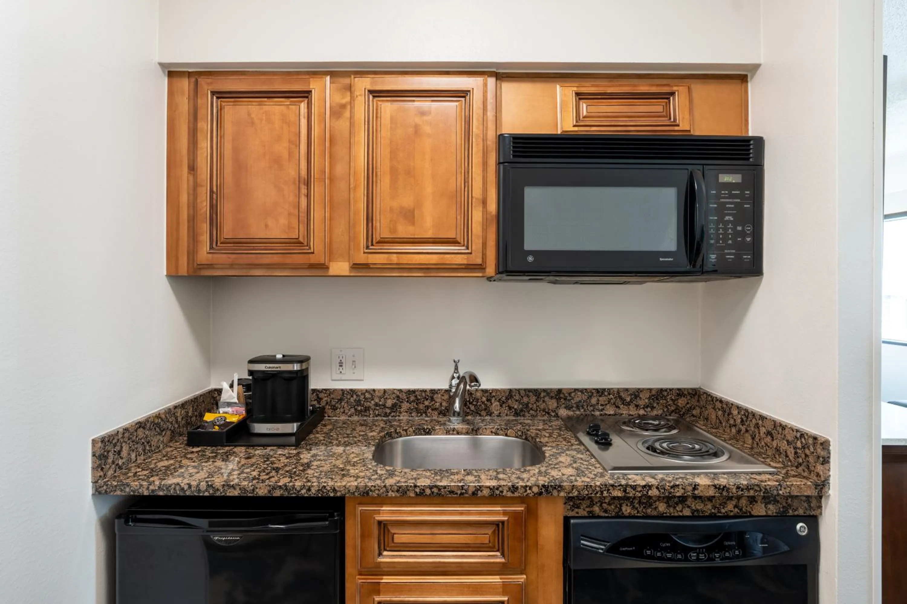 Kitchen or kitchenette in DoubleTree by Hilton Houston Medical Center Hotel & Suites