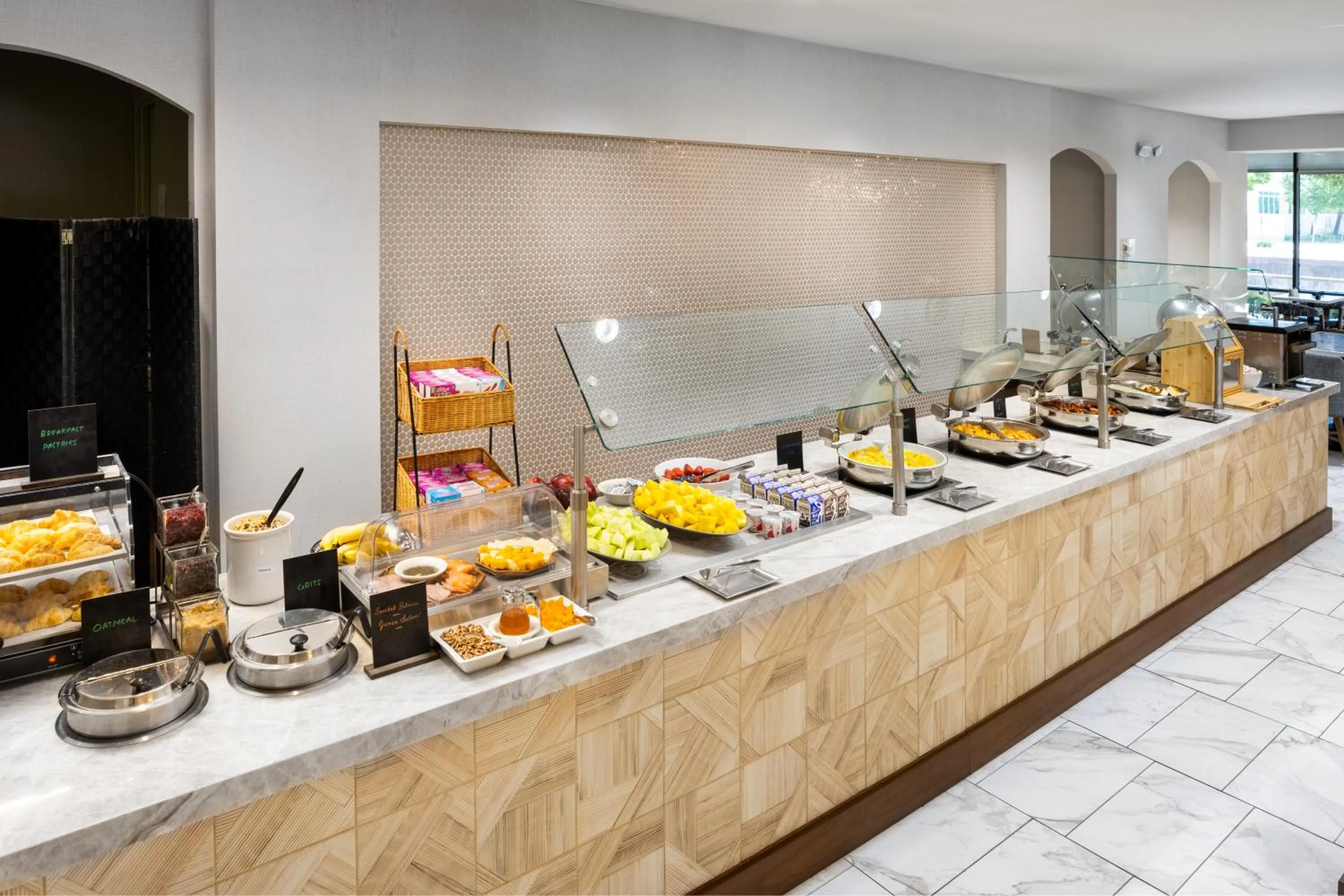 Breakfast in DoubleTree by Hilton Houston Medical Center Hotel & Suites