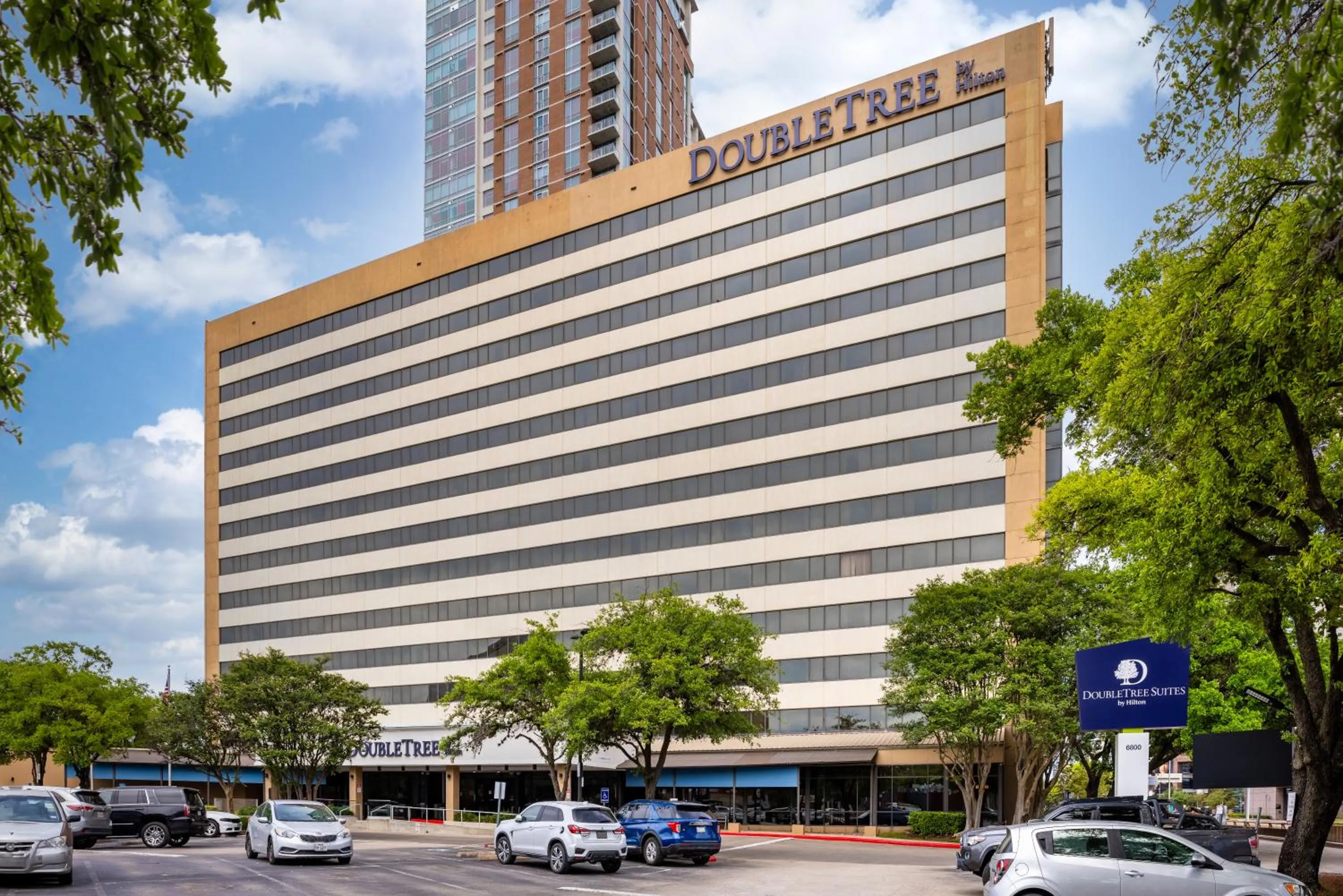 Property building in DoubleTree by Hilton Houston Medical Center Hotel & Suites