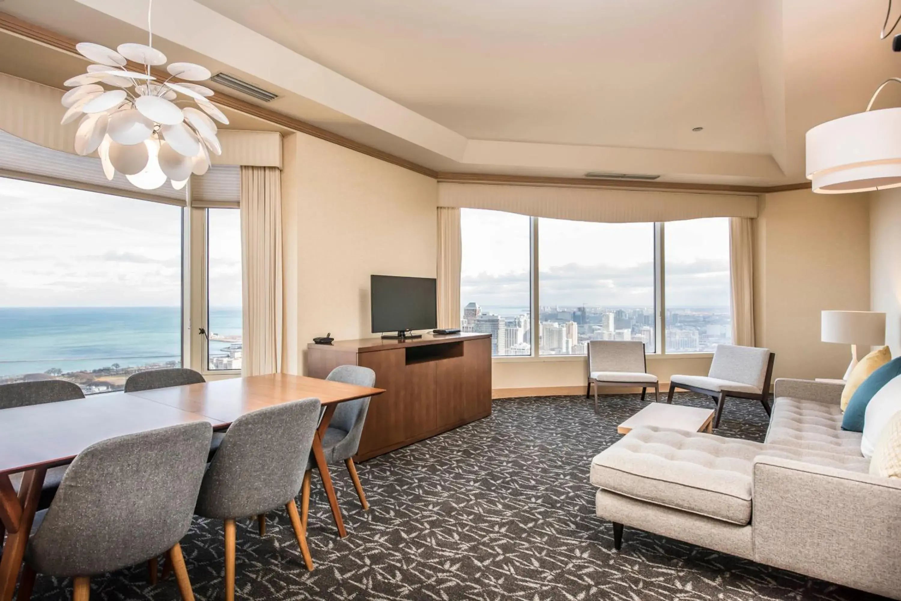 Deluxe One-Bedroom Suite in The Buckingham Hotel Deluxe One-Bedroom Suite in The Buckingham Hotel