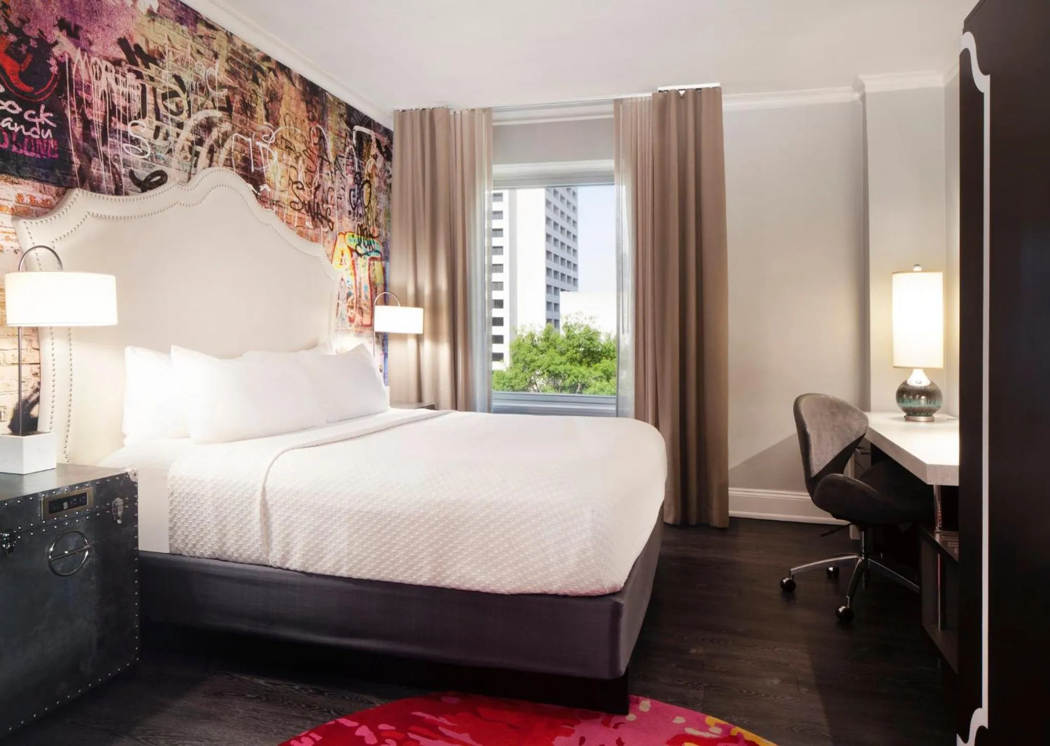 Photo of the whole room, Bed in Hotel Indigo Atlanta Midtown by IHG