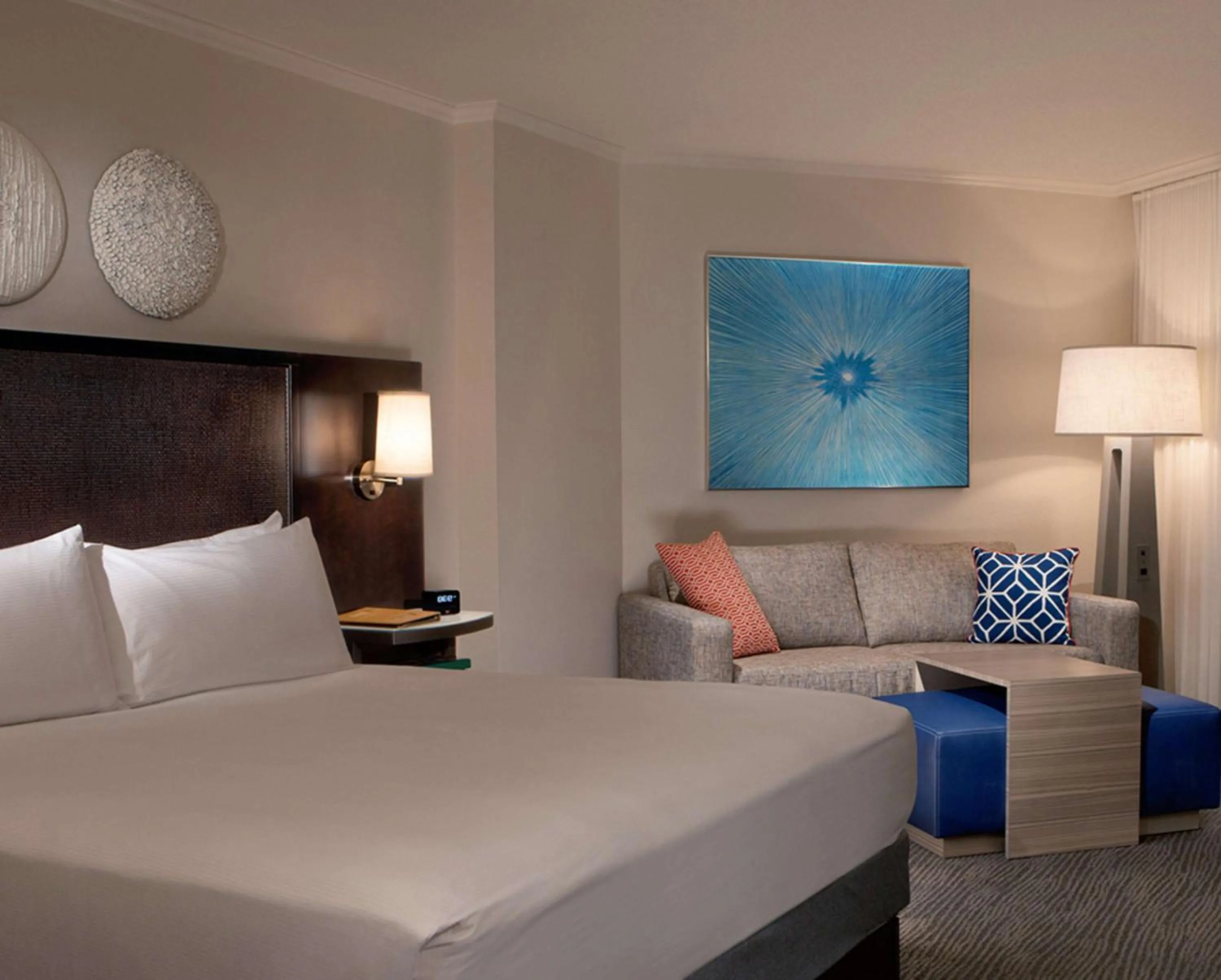 Living room, Bed in Hilton Orlando Buena Vista Palace - Disney Springs Area