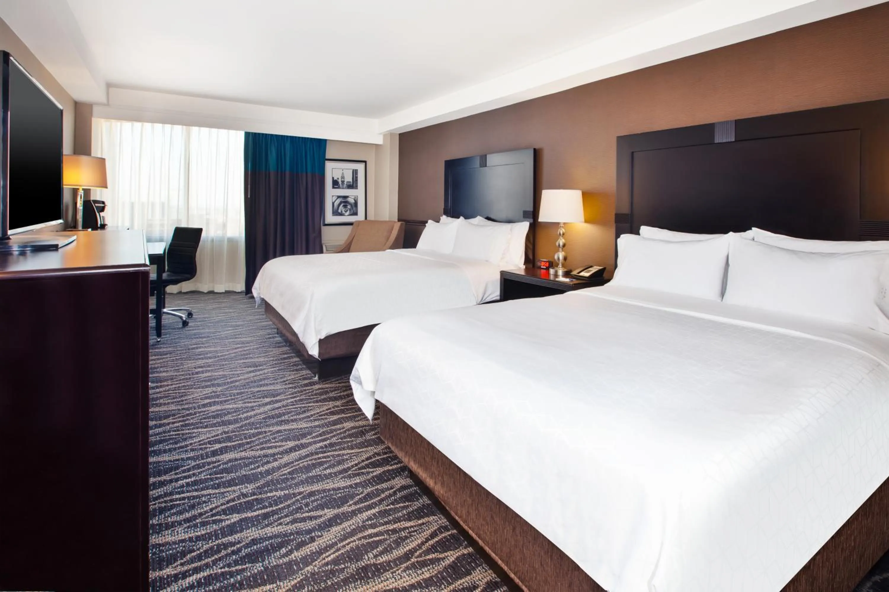 Bed in Holiday Inn Express Philadelphia-Midtown by IHG