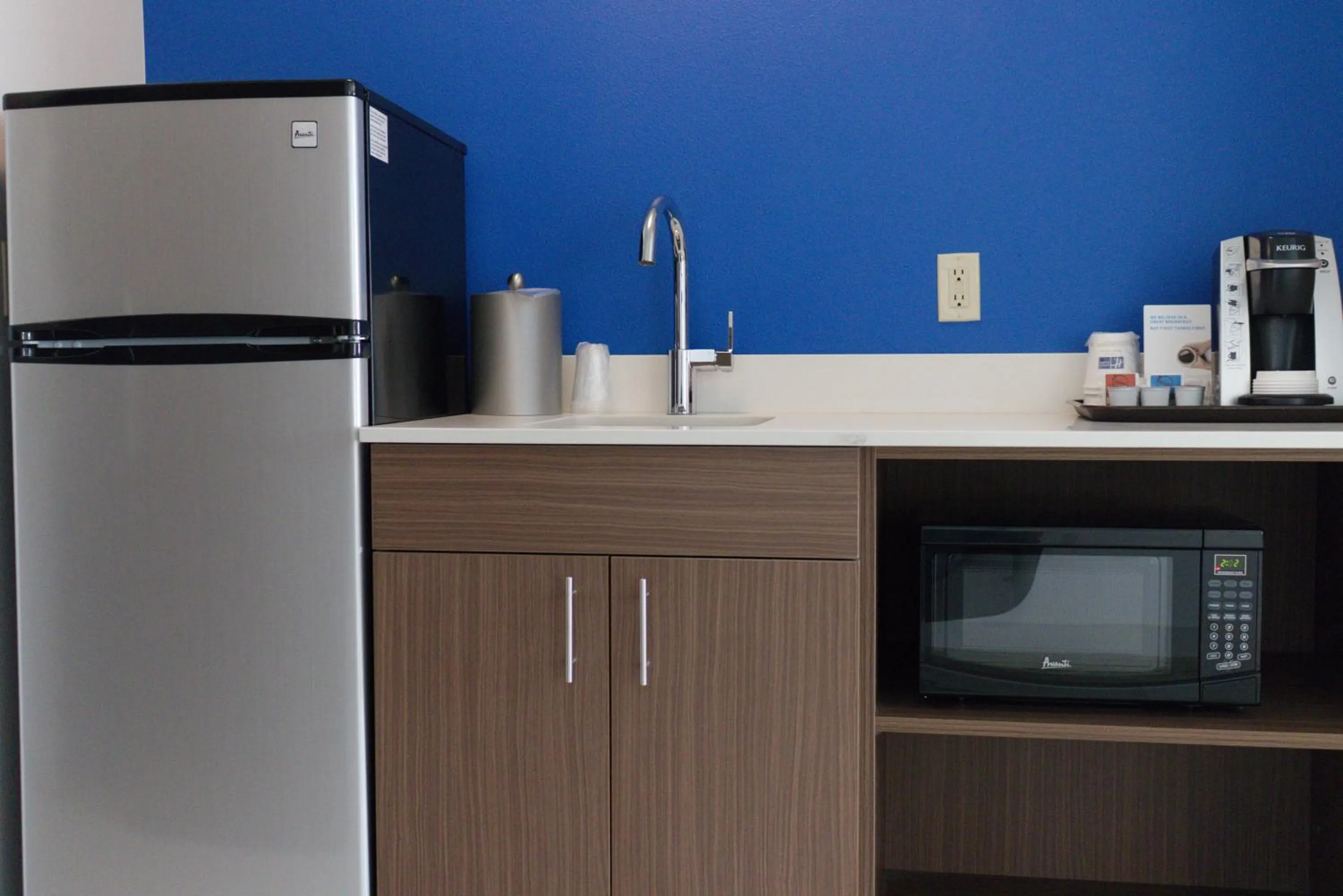 Kitchen or kitchenette in Holiday Inn Express Seattle - Sea-Tac Airport by IHG