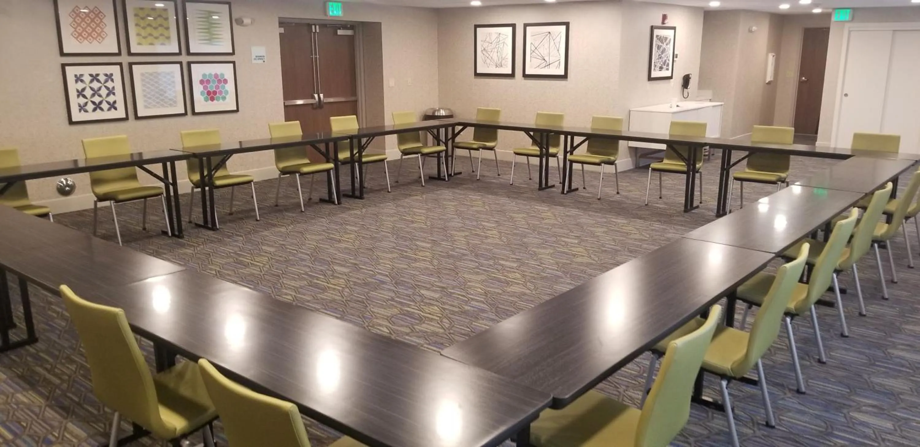 Meeting/conference room in Holiday Inn Express Seattle - Sea-Tac Airport by IHG