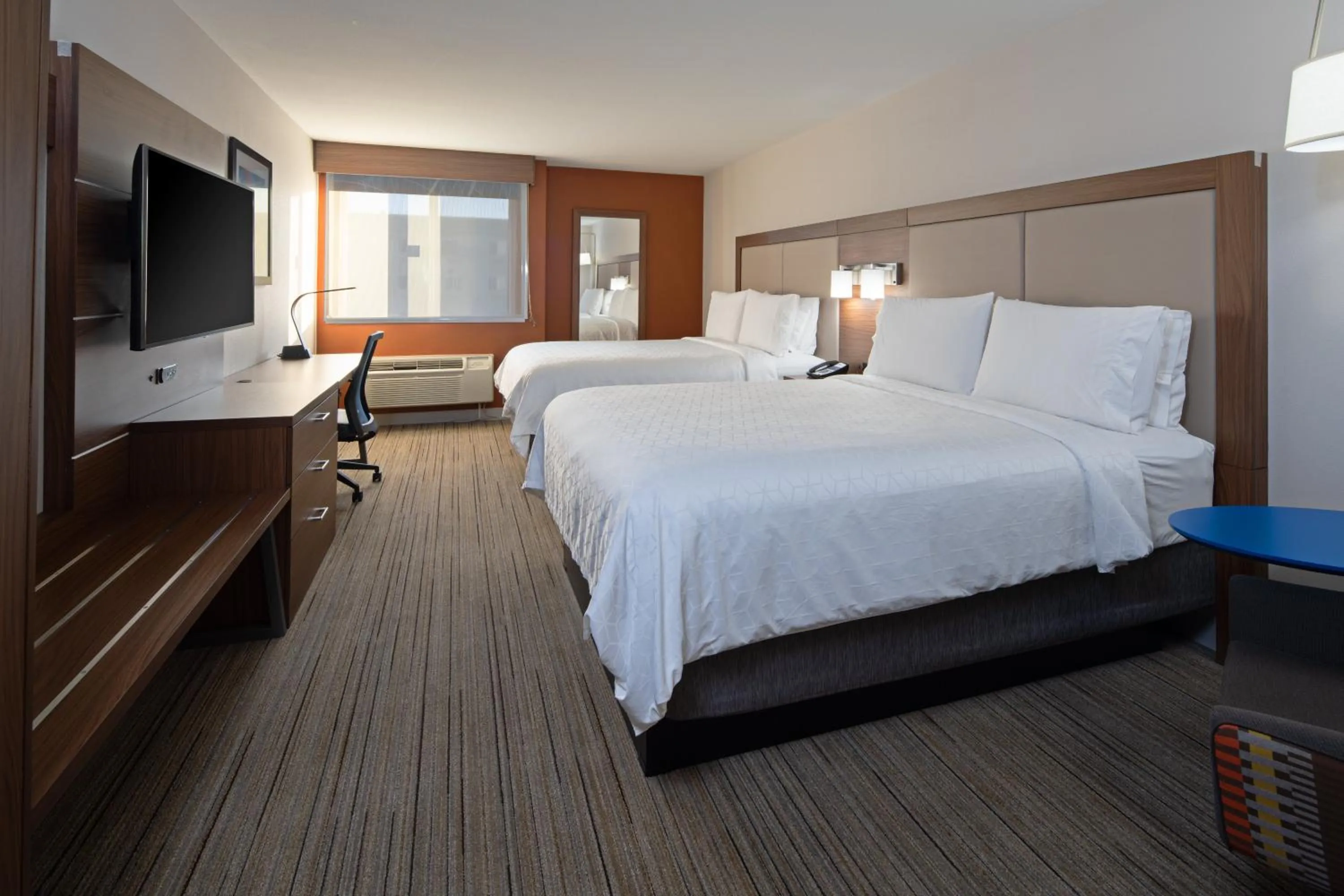 Photo of the whole room, Bed in Holiday Inn Express Seattle - Sea-Tac Airport by IHG