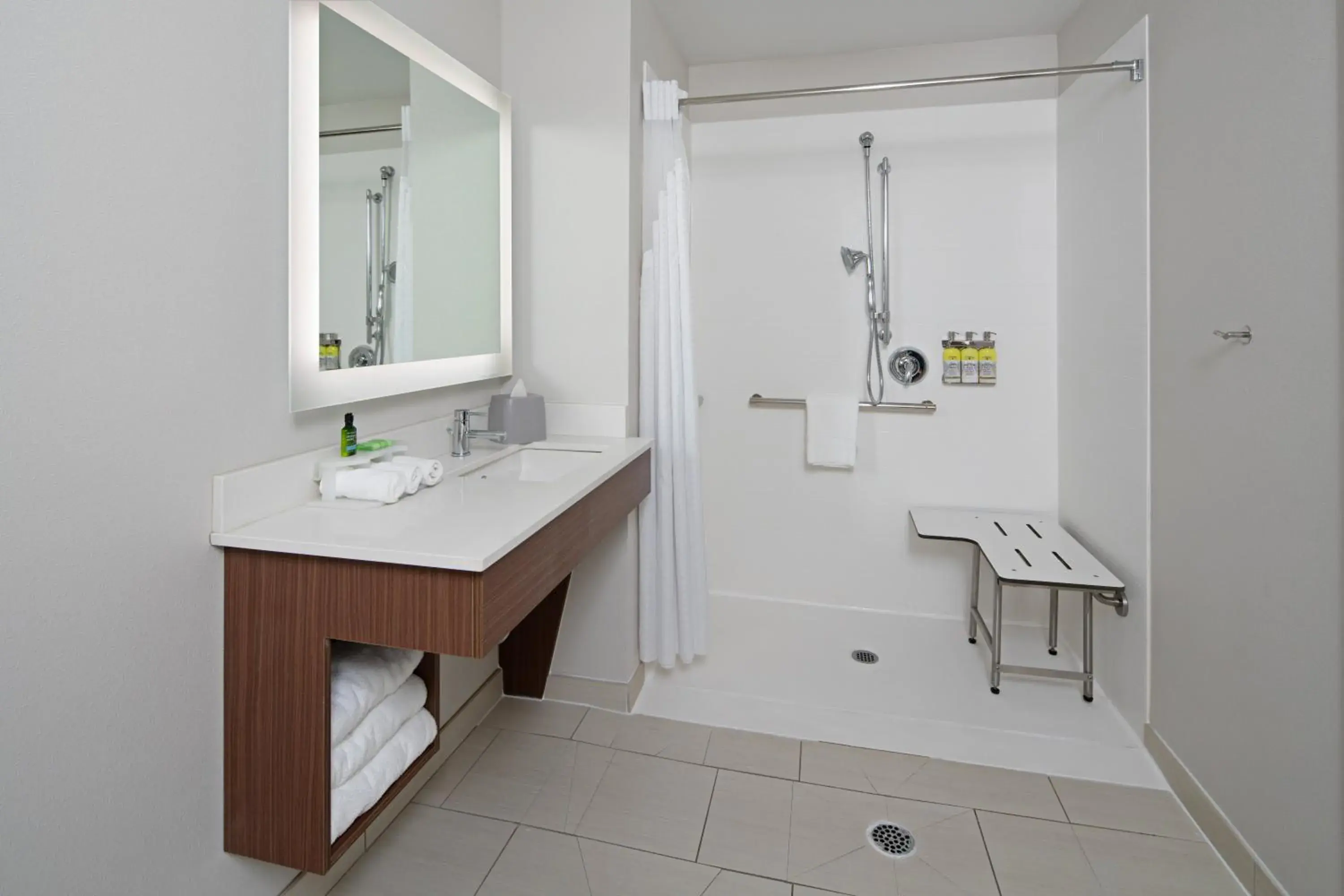 Standard King Room with Roll-In Shower - Mobility Access in Holiday Inn Express Seattle - Sea-Tac Airport by IHG Standard King Room with Roll-In Shower - Mobility Access in Holiday Inn Express Seattle - Sea-Tac Airport by IHG