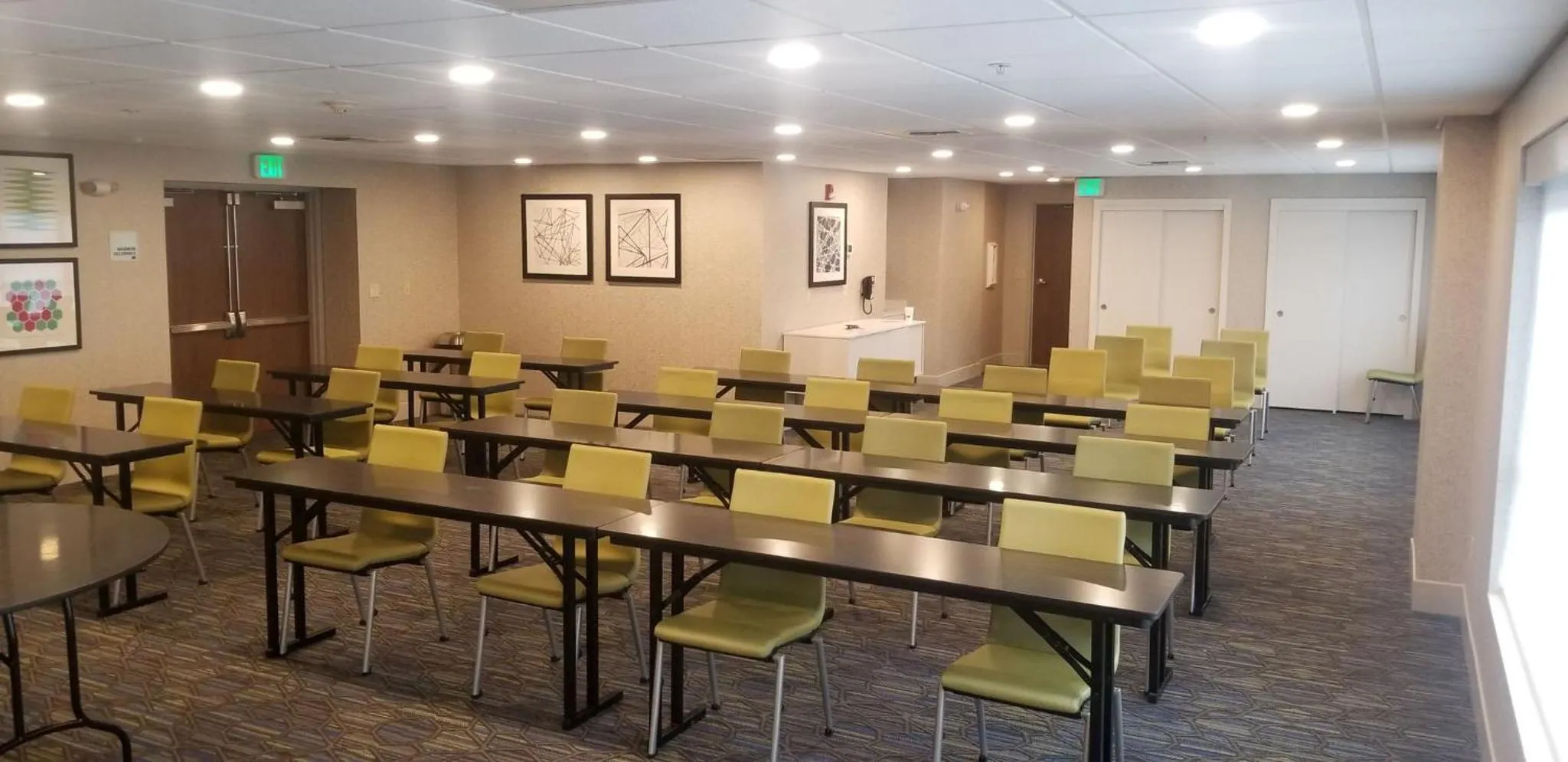 Meeting/conference room in Holiday Inn Express Seattle - Sea-Tac Airport by IHG