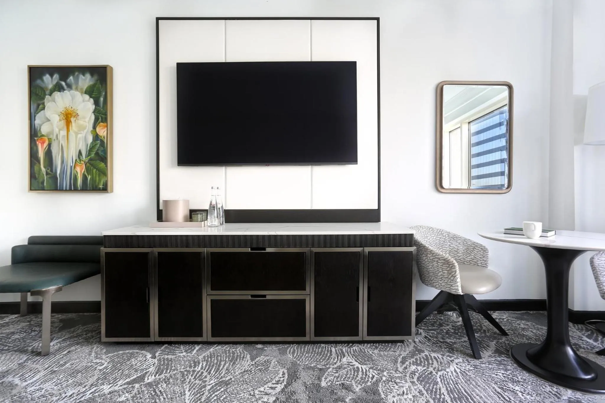 Photo of the whole room in InterContinental Buckhead Atlanta by IHG