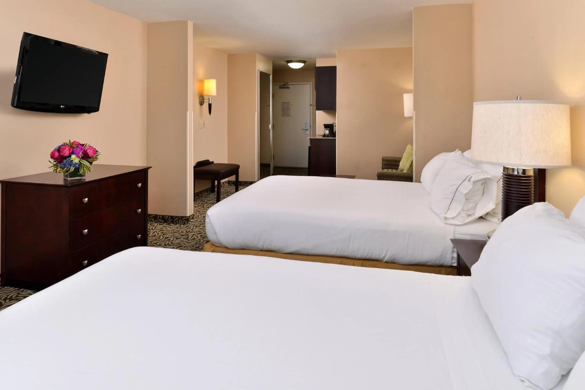 Photo of the whole room, Bed in Holiday Inn Express Fresno River Park Highway 41 by IHG