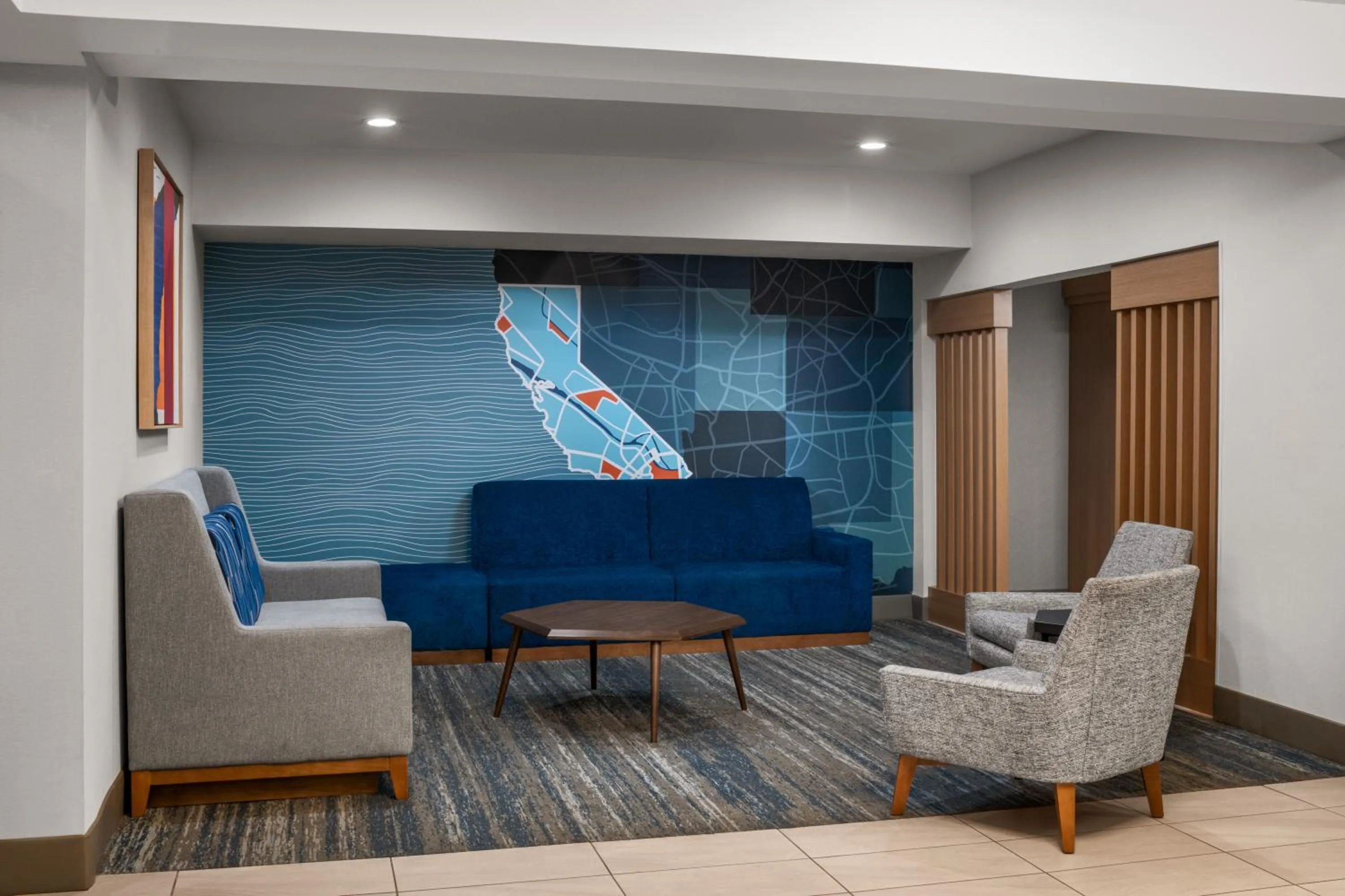 Lobby or reception in Holiday Inn Express Fresno River Park Highway 41 by IHG