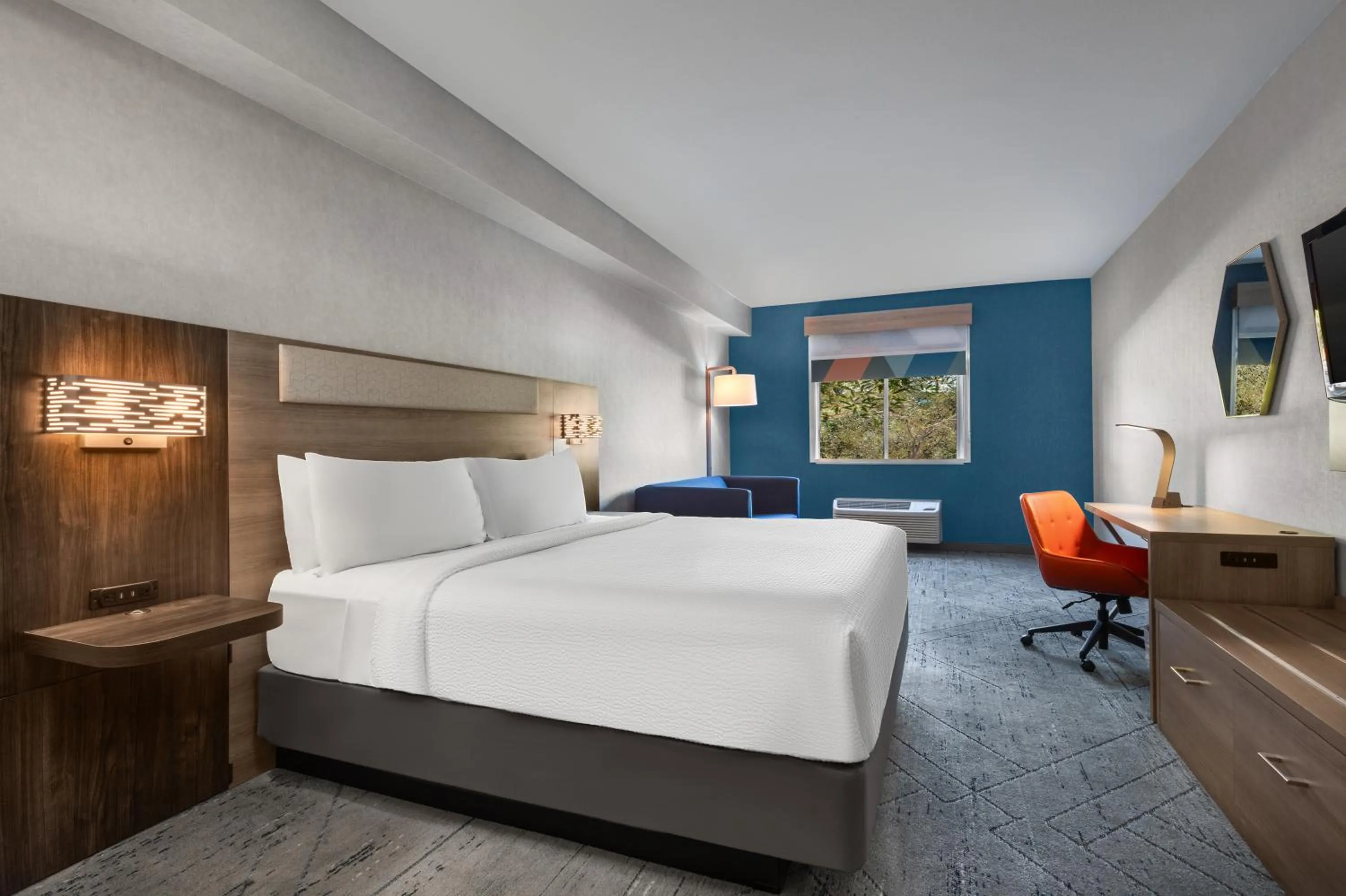 Bedroom, Bed in Holiday Inn Express Fresno River Park Highway 41 by IHG