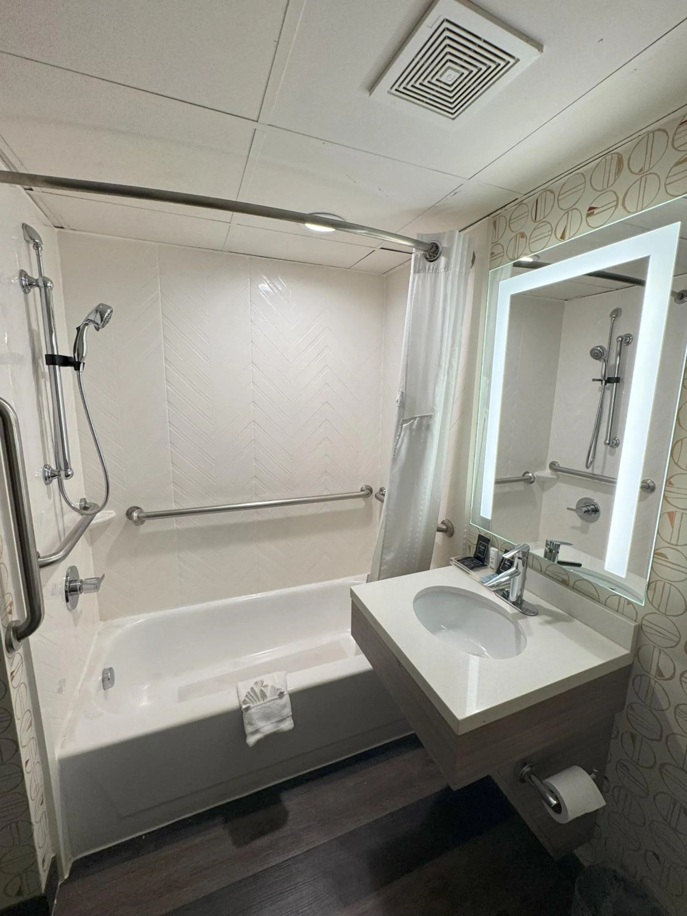 Bathroom in Wyndham Houston Hobby Airport