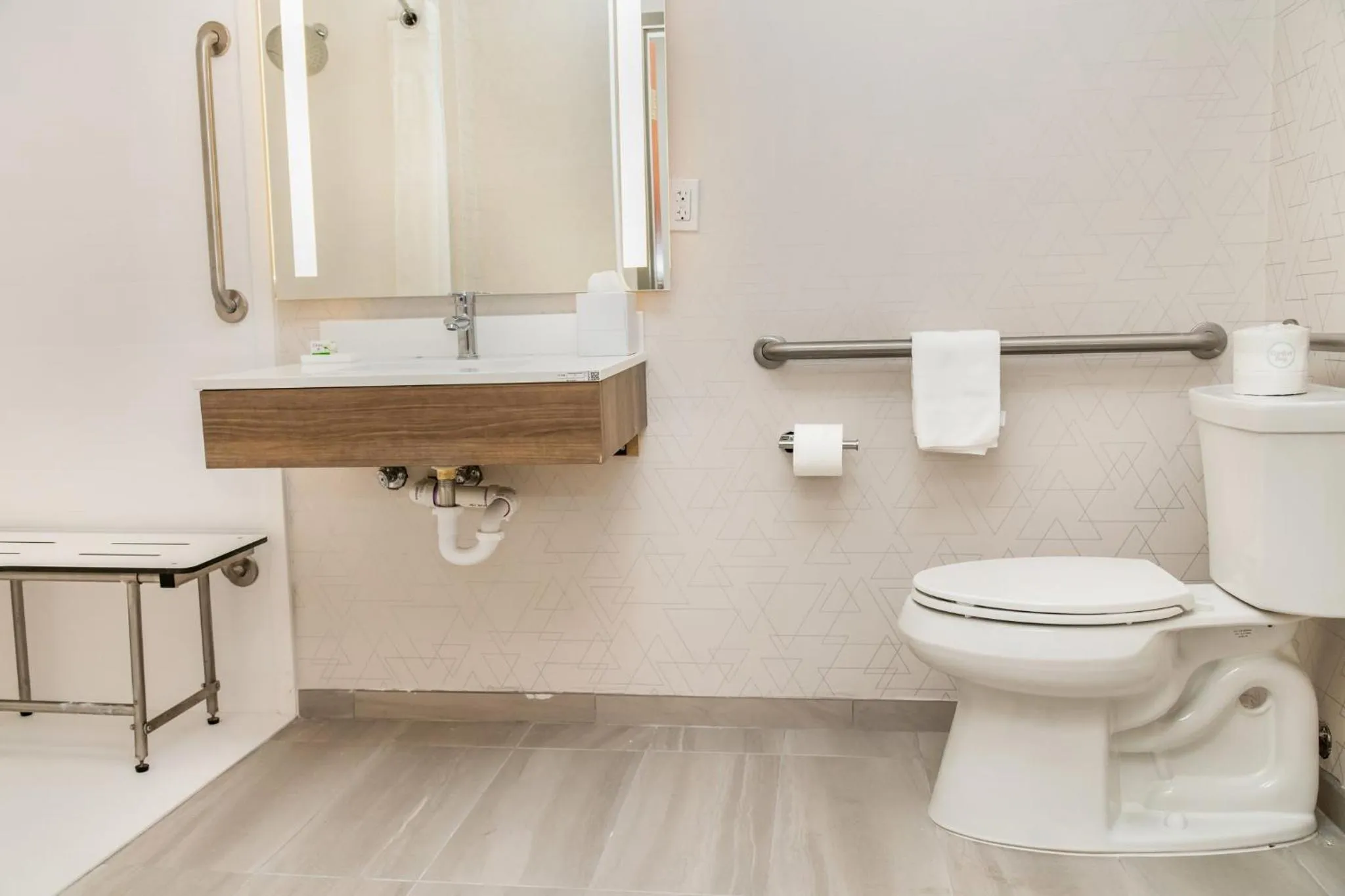 Photo of the whole room in Holiday Inn Express Hotel & Suites Pittsburgh-South Side by IHG