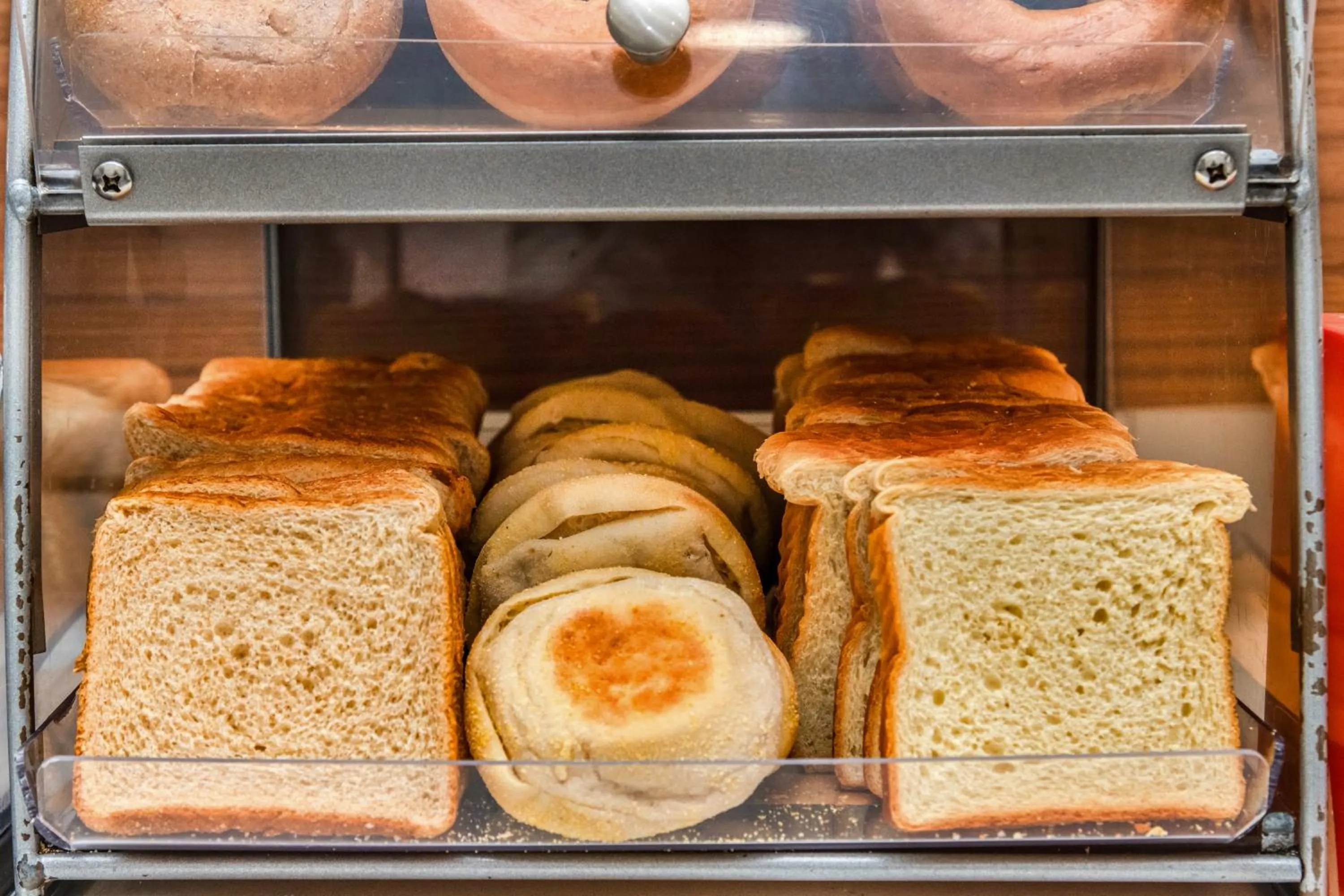 Breakfast in Holiday Inn Express Hotel & Suites Pittsburgh-South Side by IHG