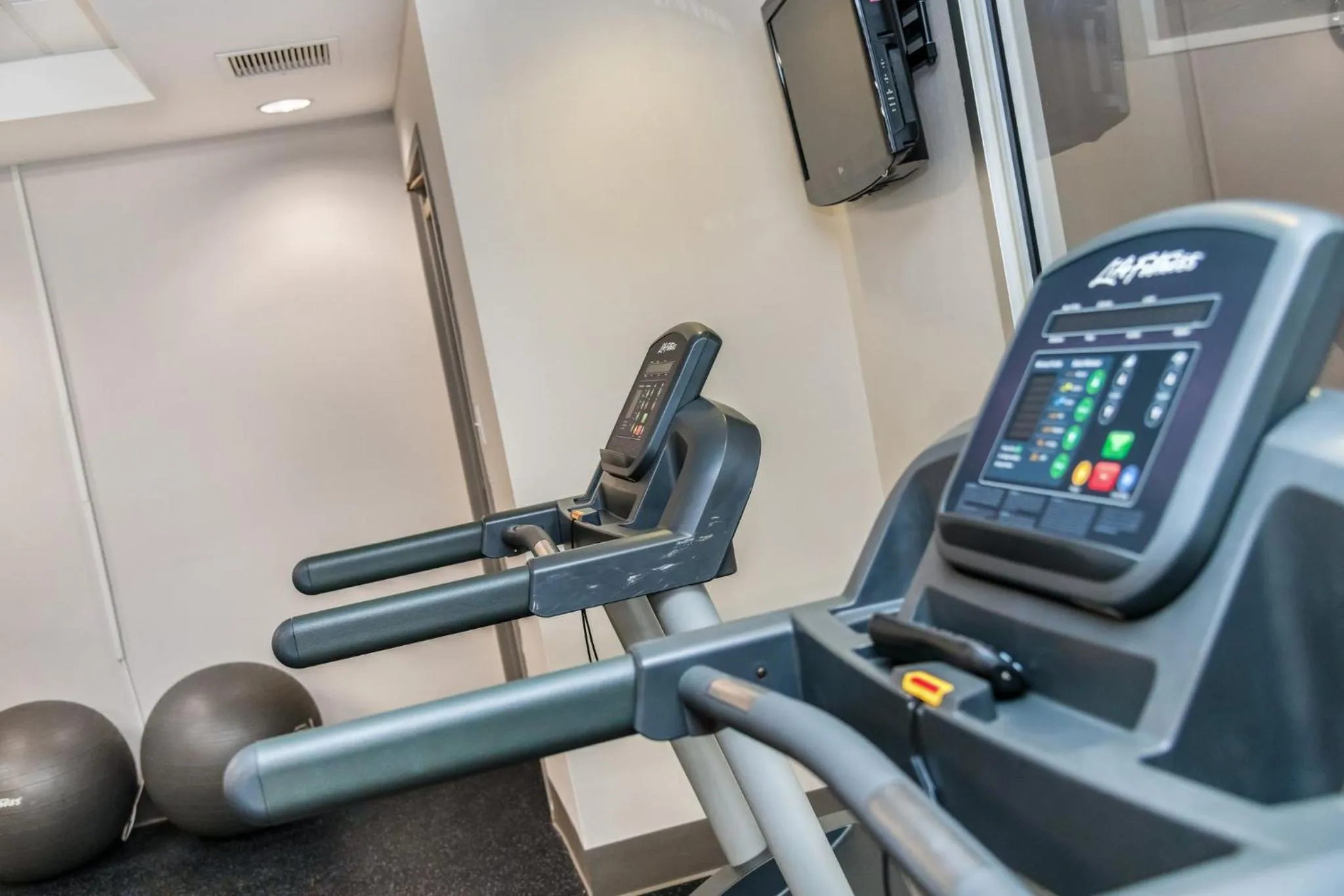 Spa and wellness centre/facilities in Holiday Inn Express Hotel & Suites Pittsburgh-South Side by IHG