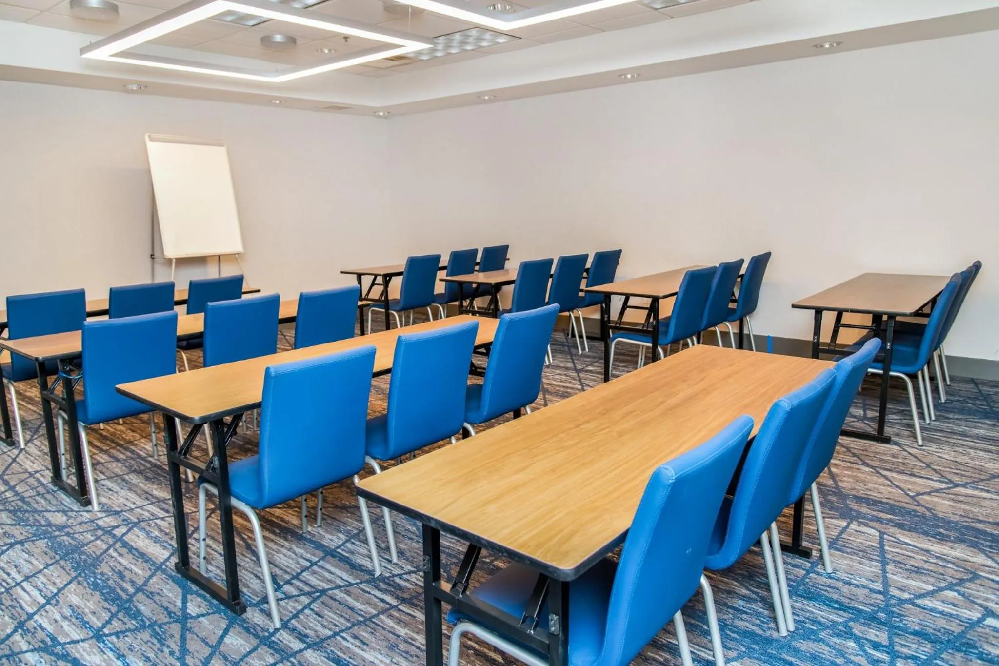 Meeting/conference room in Holiday Inn Express Hotel & Suites Pittsburgh-South Side by IHG
