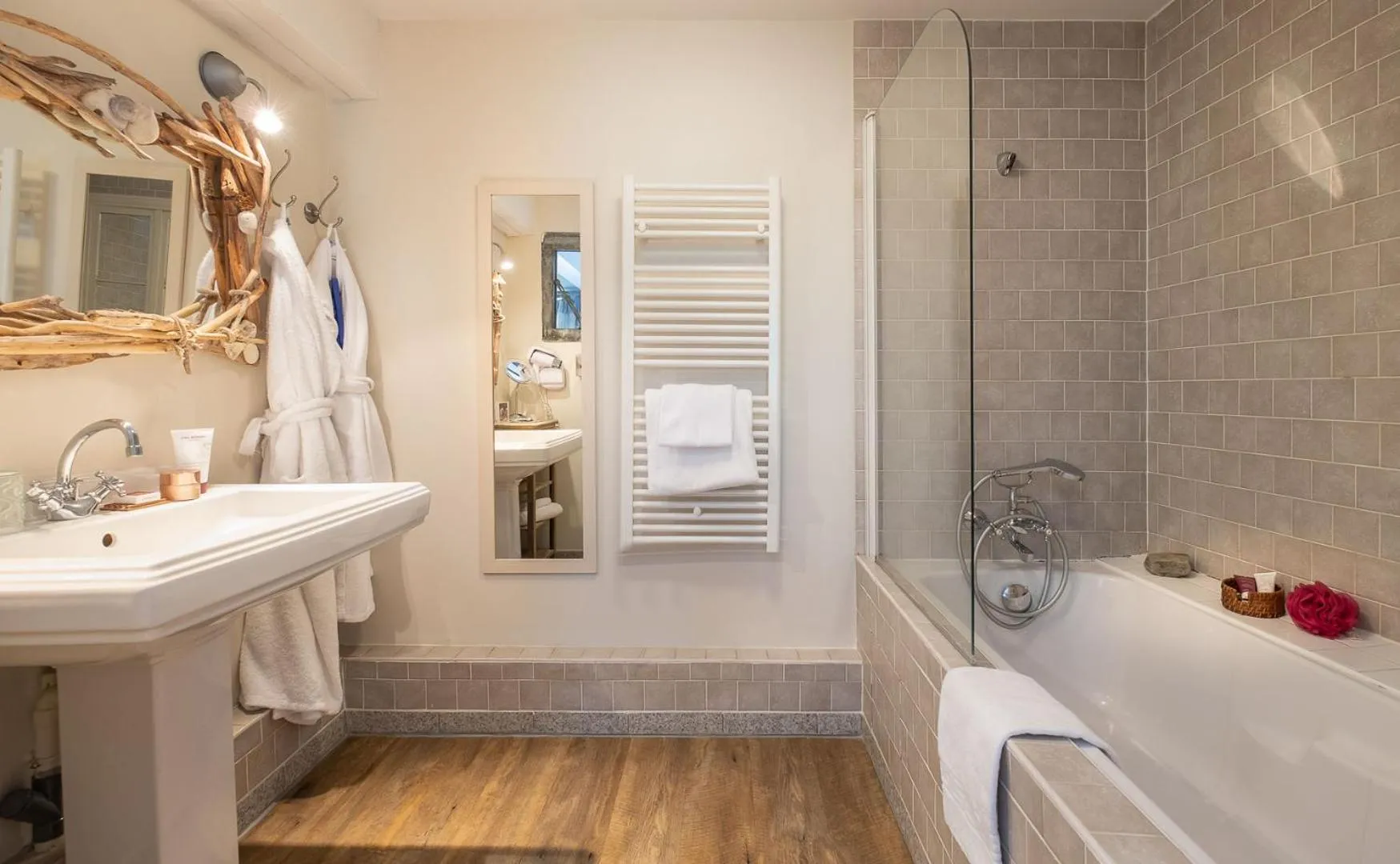 Bathroom in La Marine de Loire Hôtel & Spa