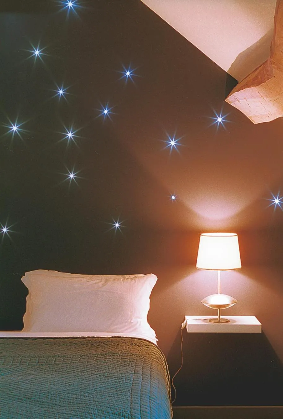 Bed in La Marine de Loire Hôtel & Spa