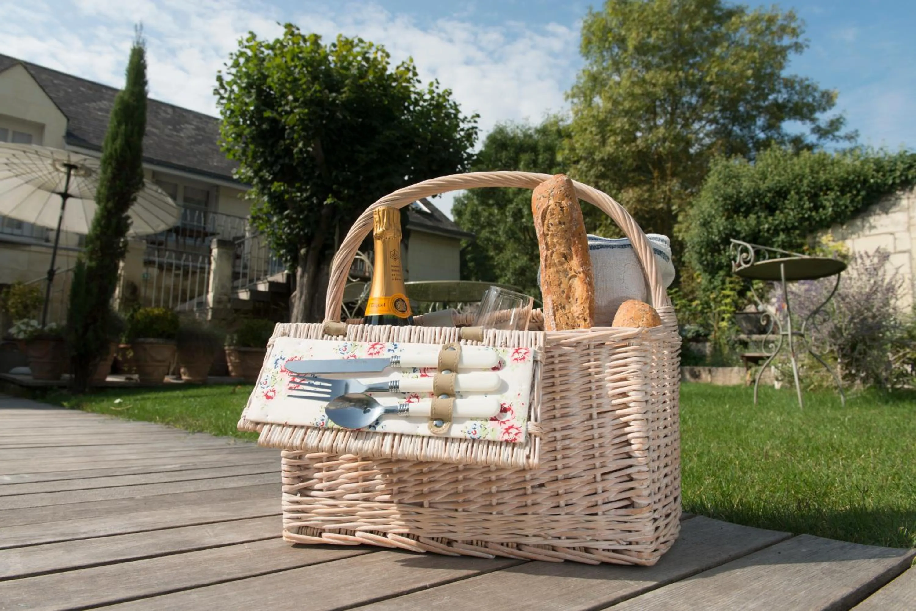 Patio in La Marine de Loire Hôtel & Spa