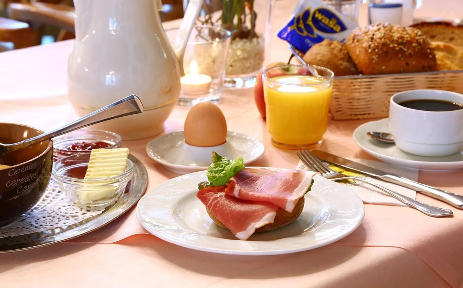 Breakfast in Hotel Kaiserpfalz