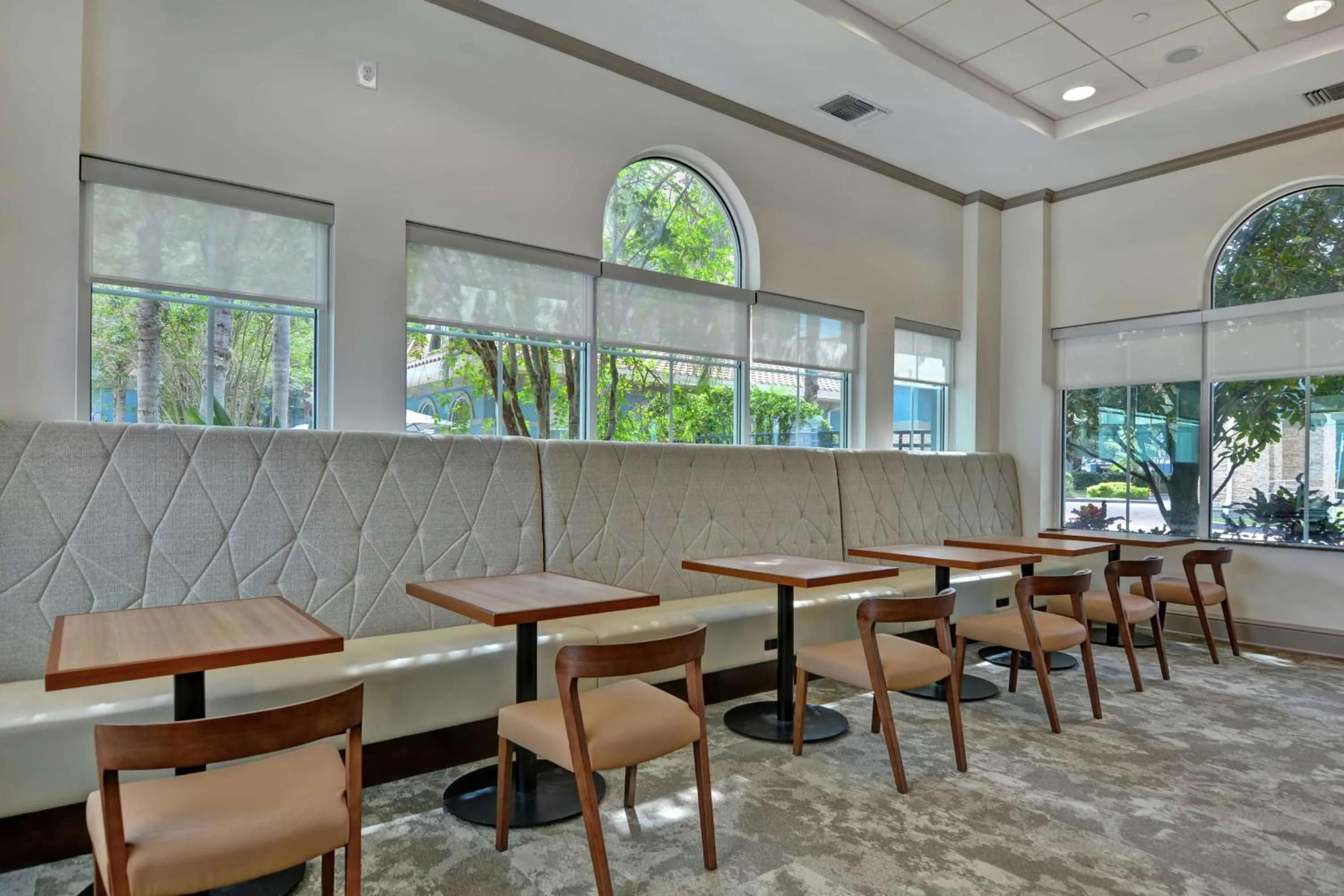 Dining area in Homewood Suites by Hilton Lake Buena Vista Orlando - Newly Renovated!