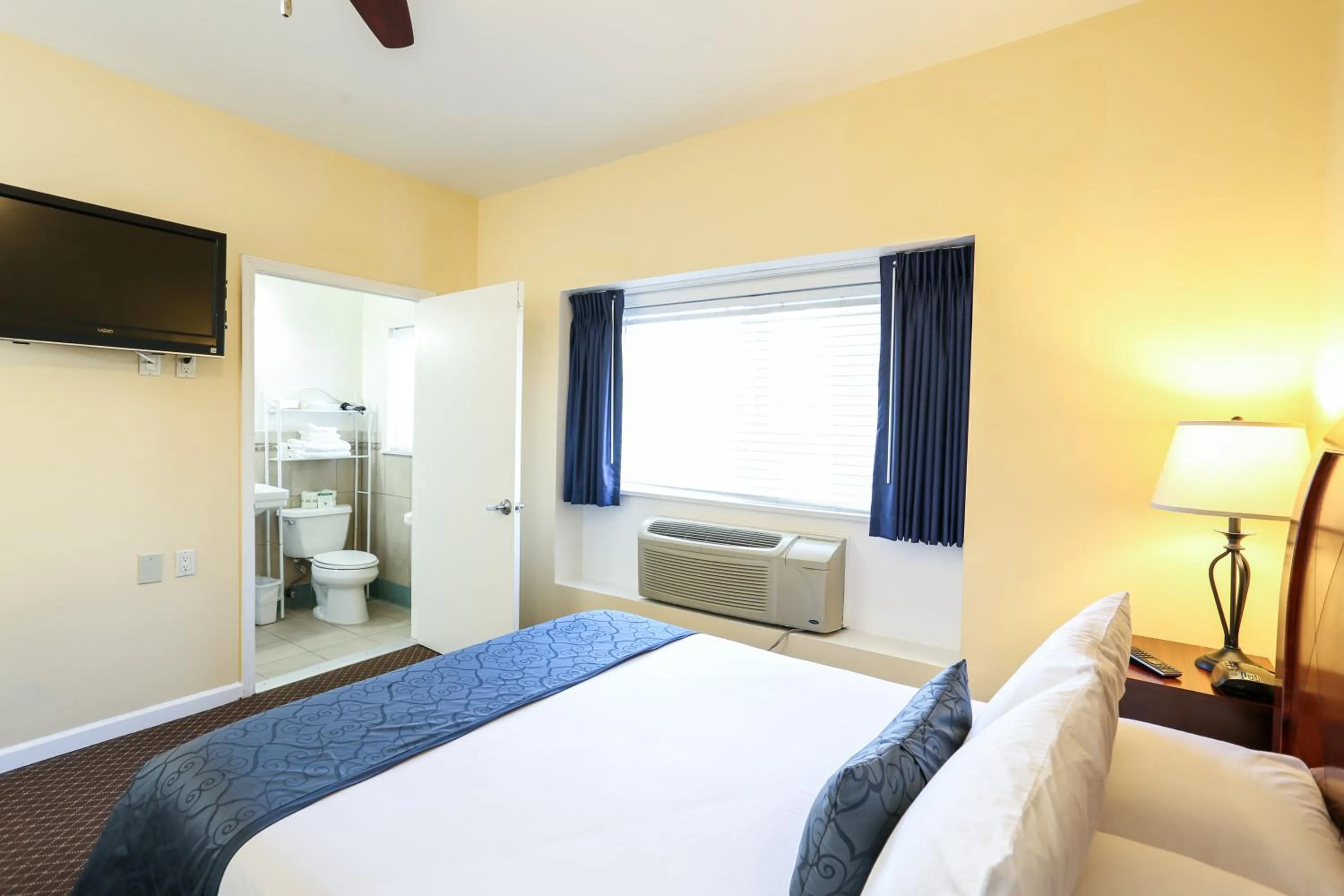 Bed in The Hotel Hollywood