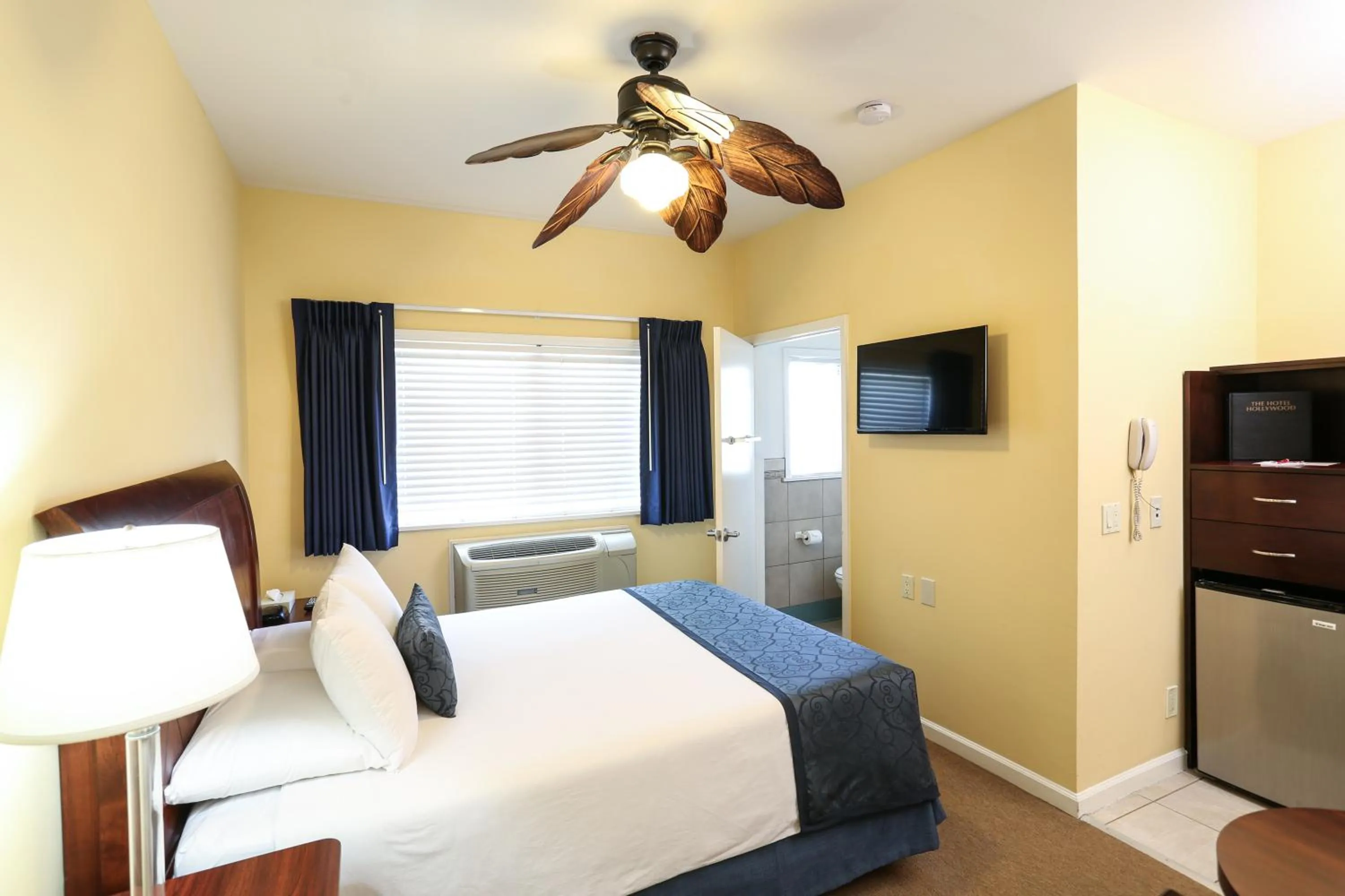 Bed in The Hotel Hollywood