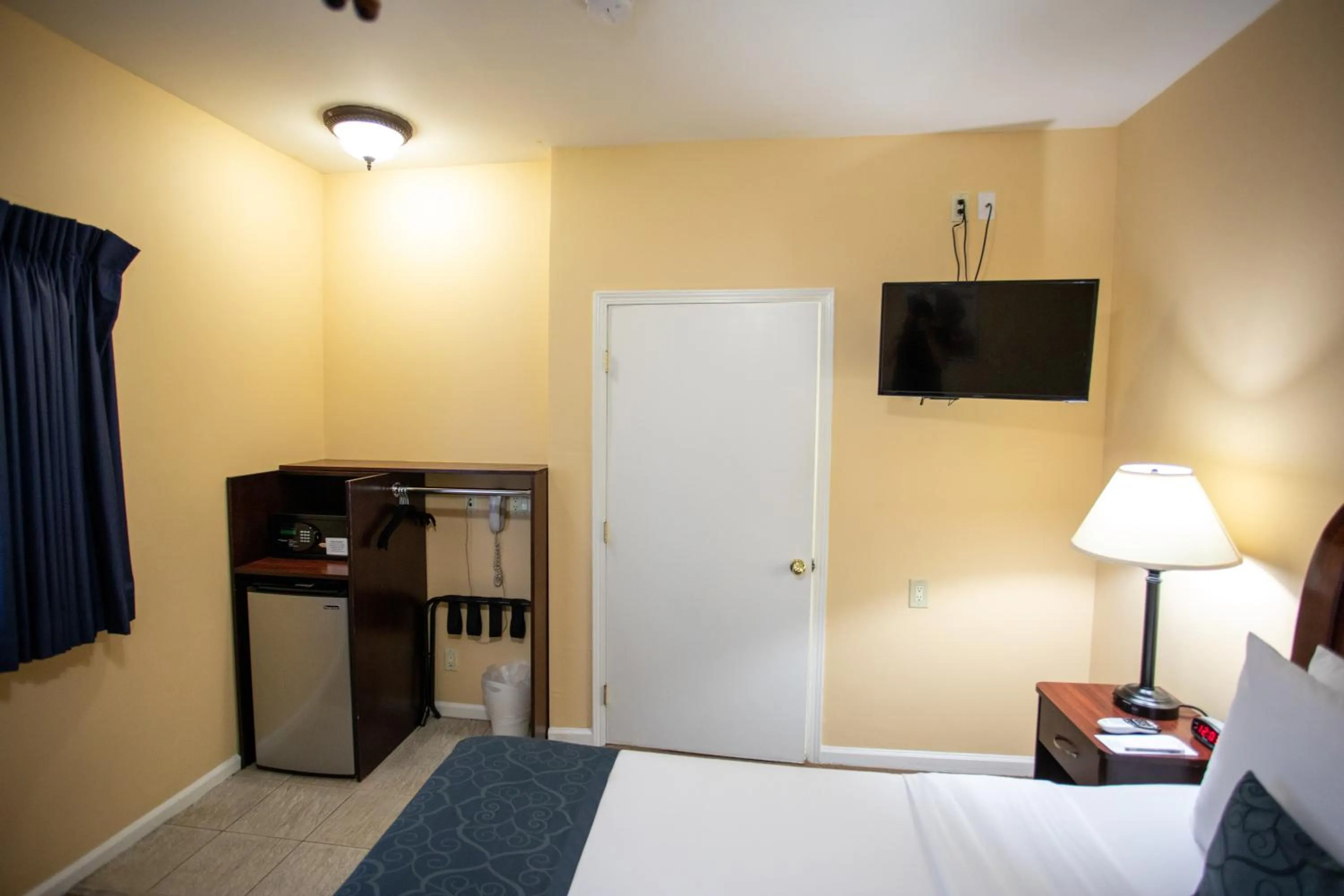 Bed in The Hotel Hollywood