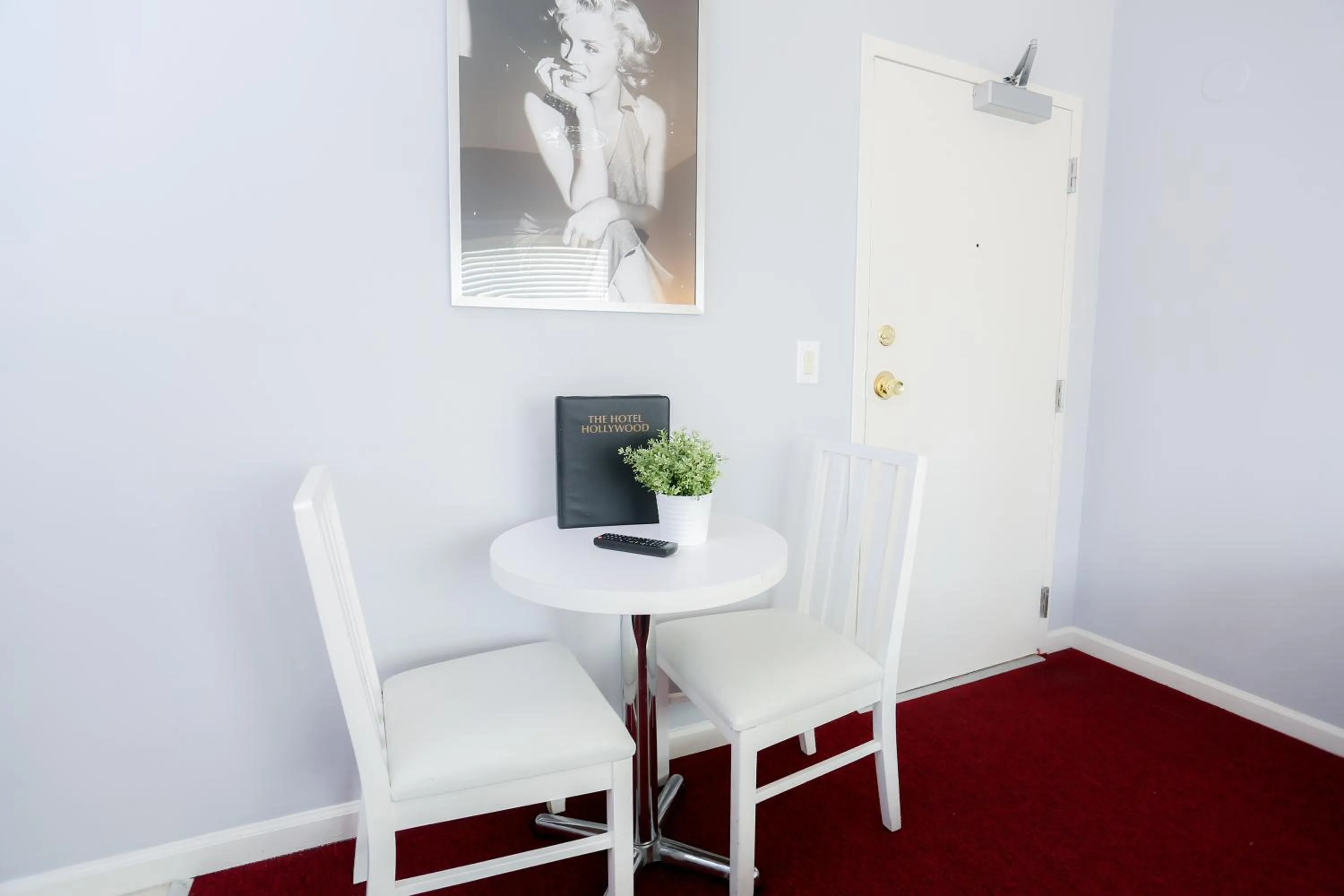 Living room in The Hotel Hollywood