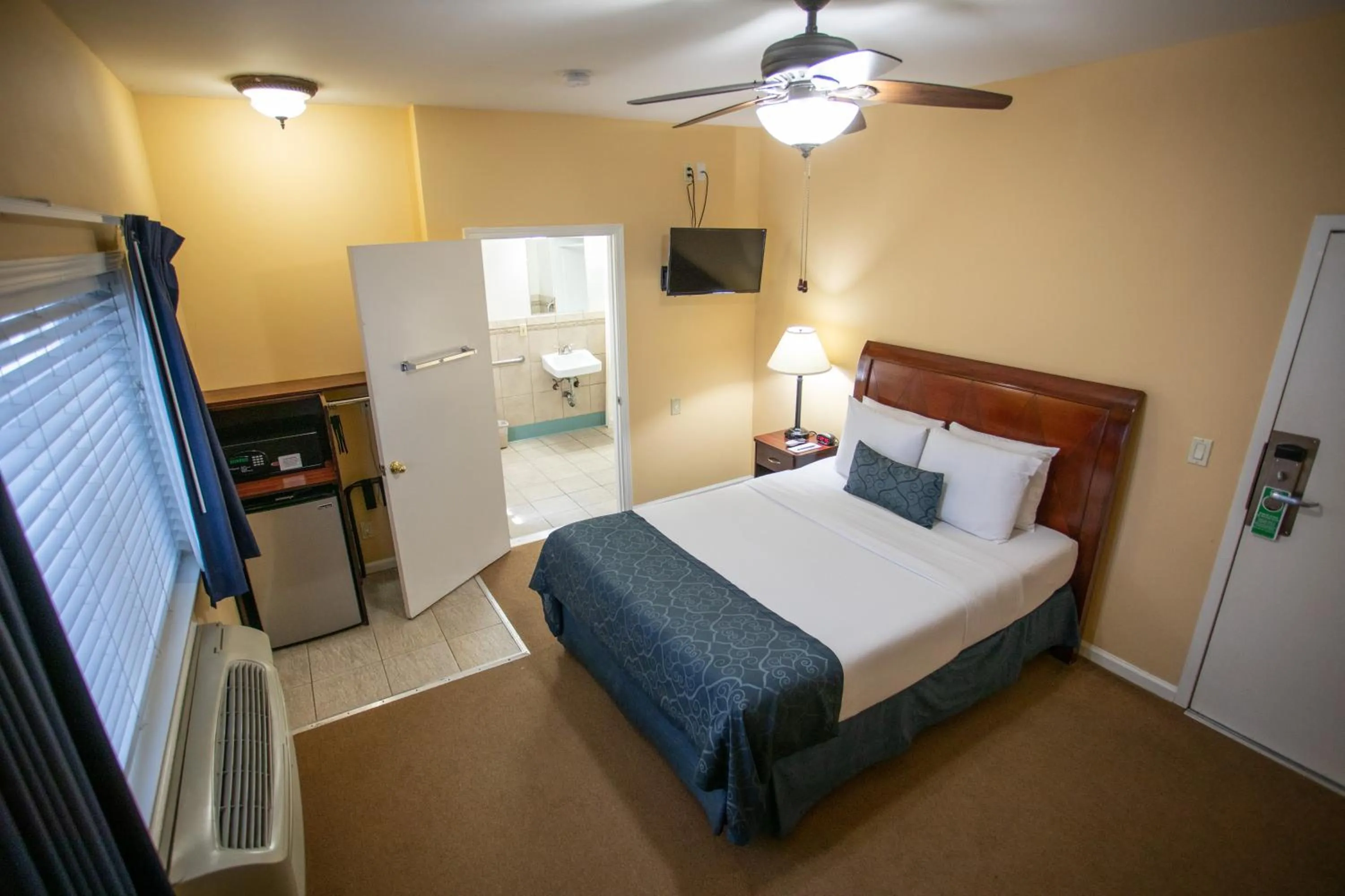 Photo of the whole room, Bed in The Hotel Hollywood