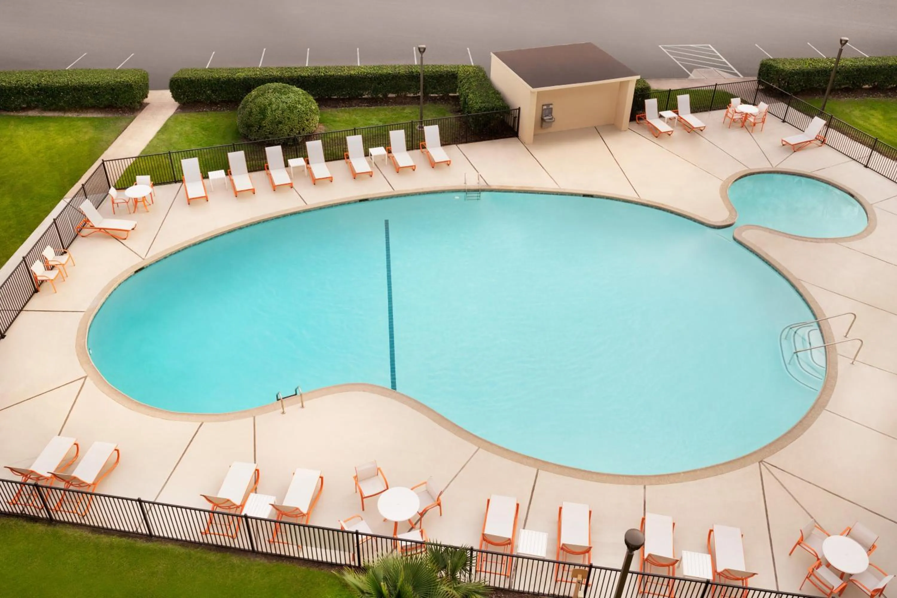 Swimming pool in Holiday Inn Houston Intercontinental Airport by IHG