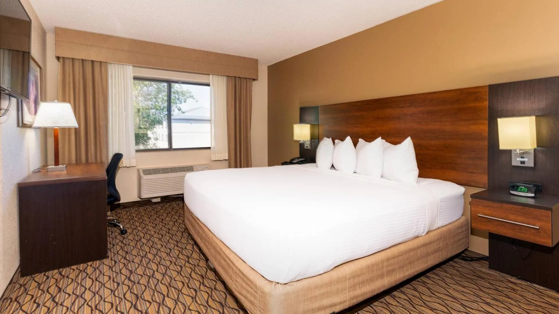 Bed in Grand Canyon Hotel & Suites