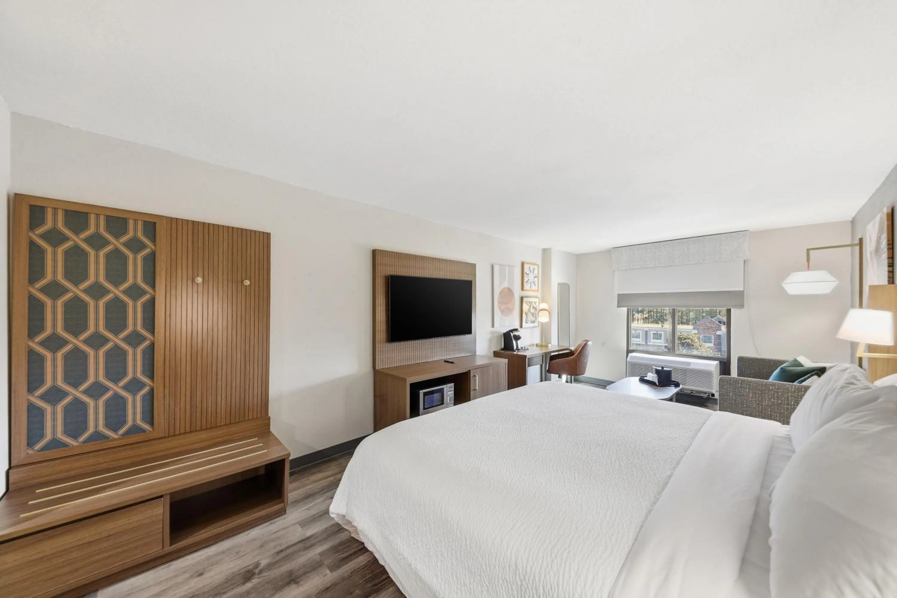 Bed in Holiday Inn Hotel Atlanta-Tucker, a Full Service Hotel