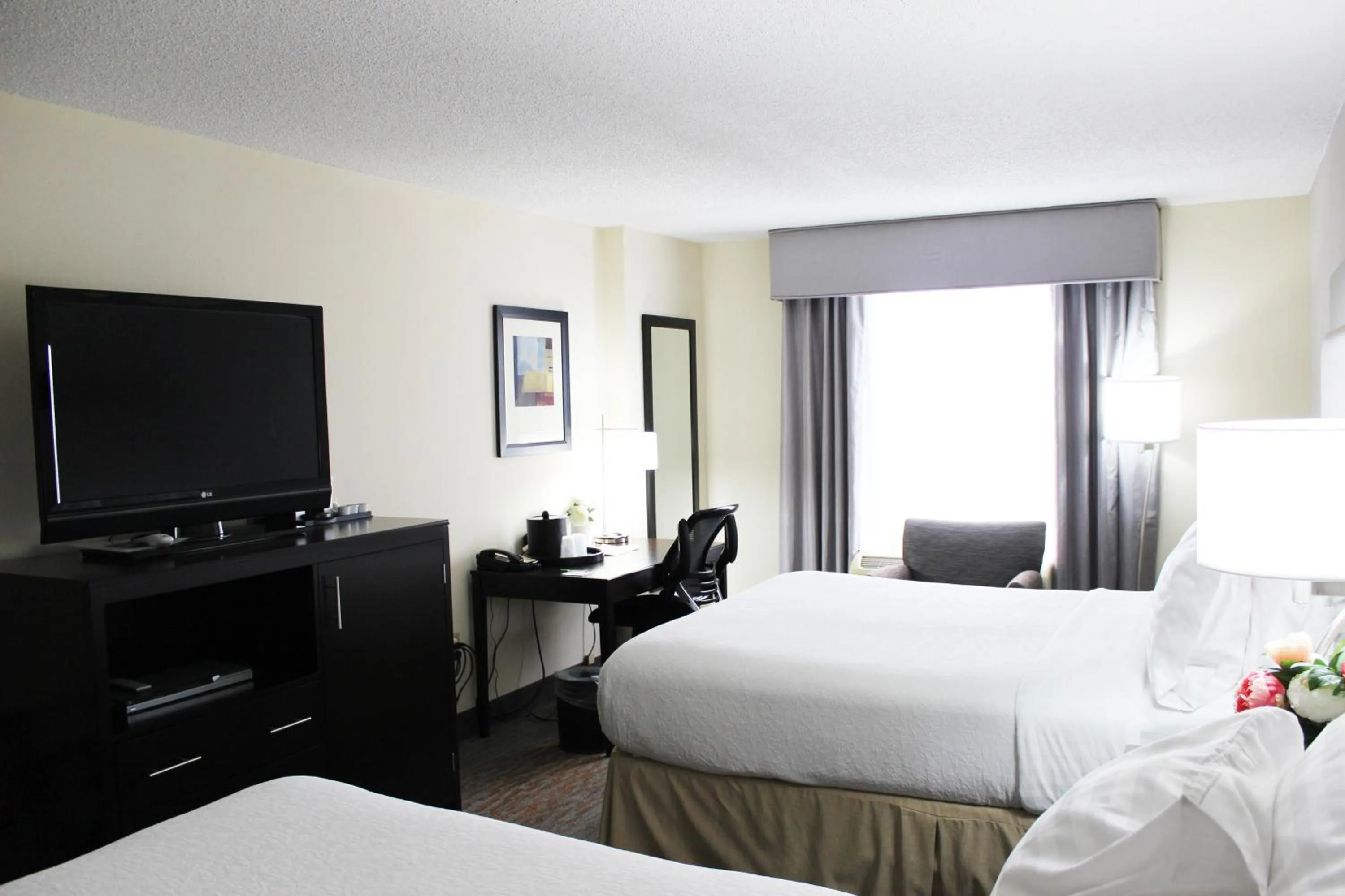 Photo of the whole room, Bed in Holiday Inn Hotel Atlanta-Tucker, a Full Service Hotel