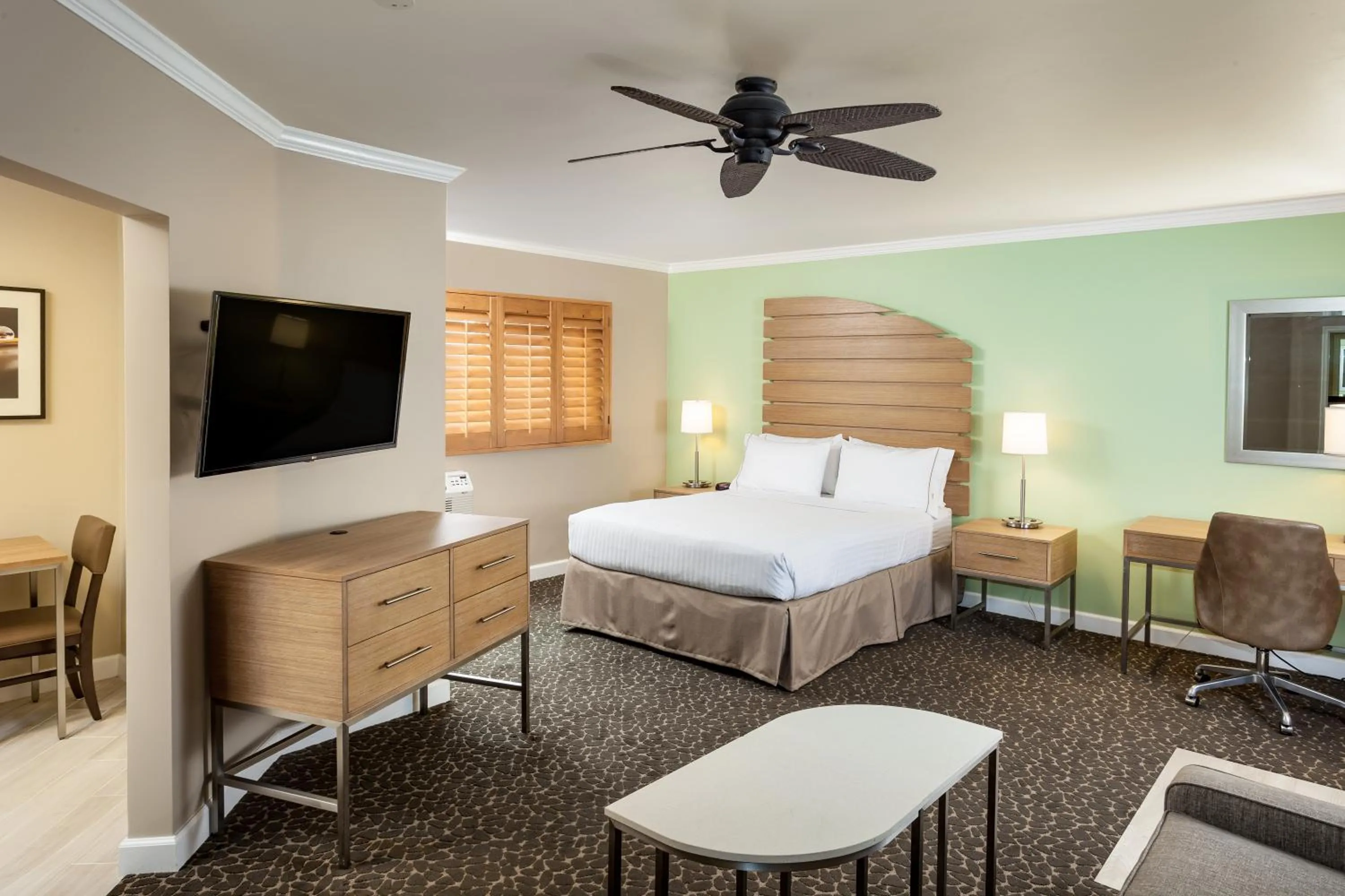 Photo of the whole room, Bed in Holiday Inn Express and Suites La Jolla - Windansea Beach, and IHG Hotel