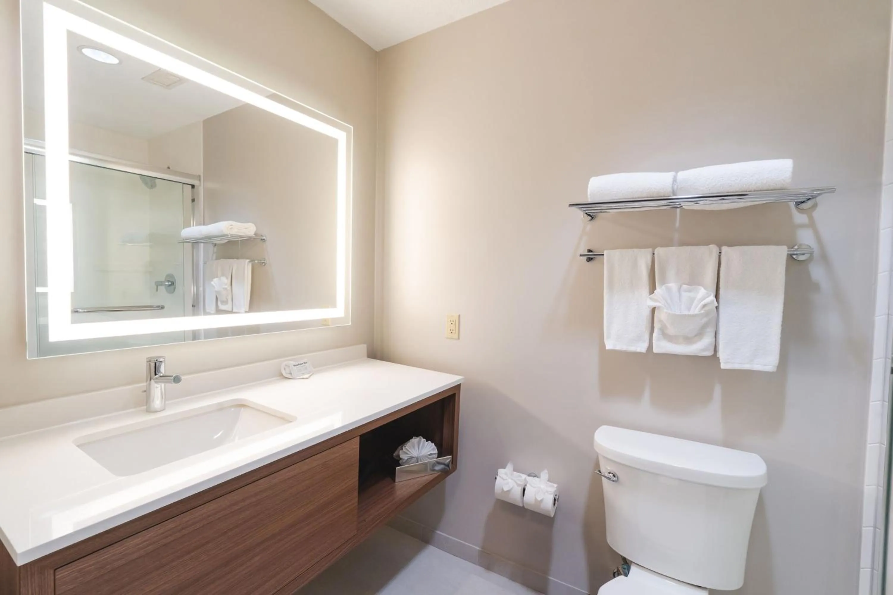 Photo of the whole room in Holiday Inn Hou Energy Corridor Eldridge by IHG