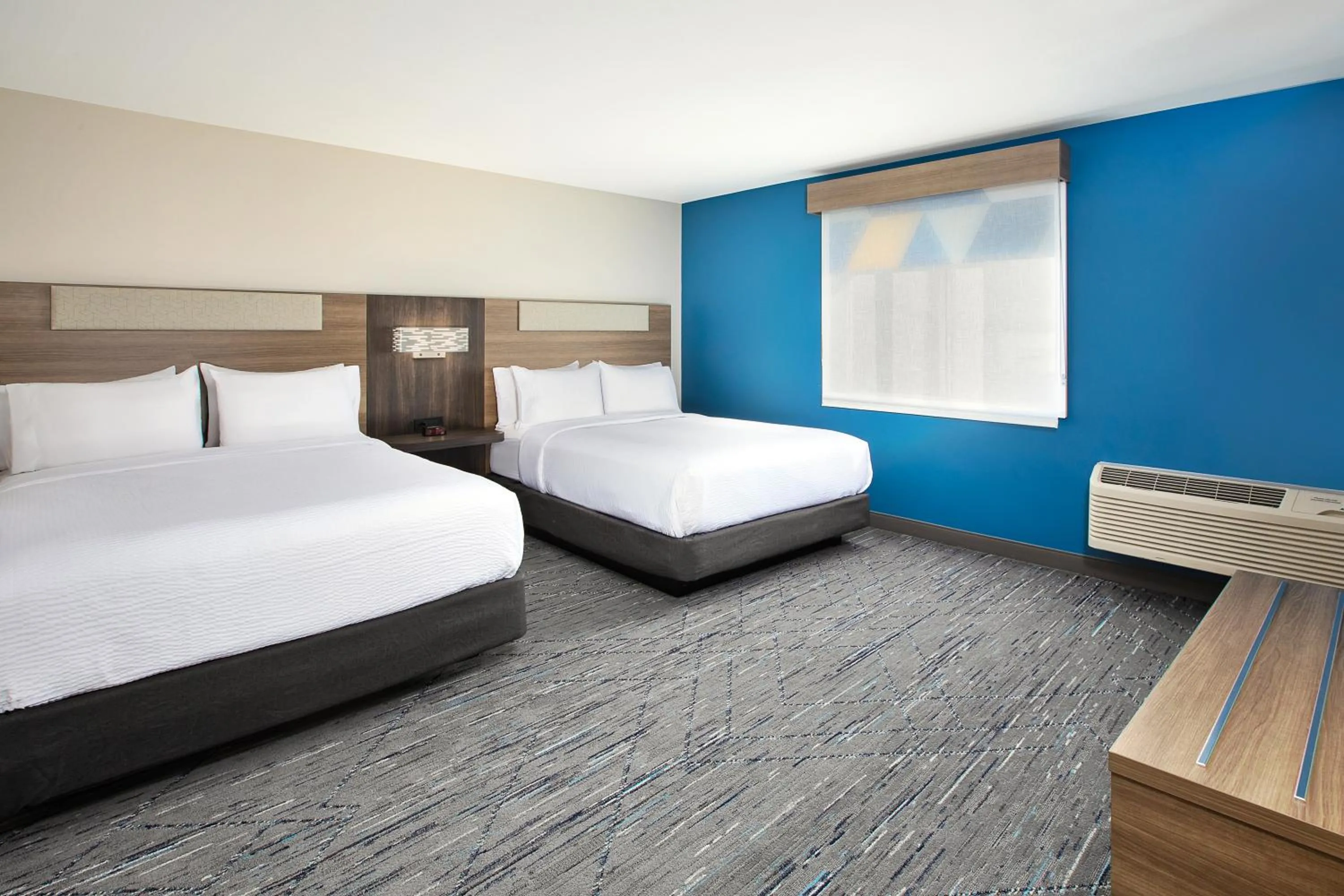 Bedroom, Bed in Holiday Inn Express Hotel & Suites Pittsburgh Airport by IHG