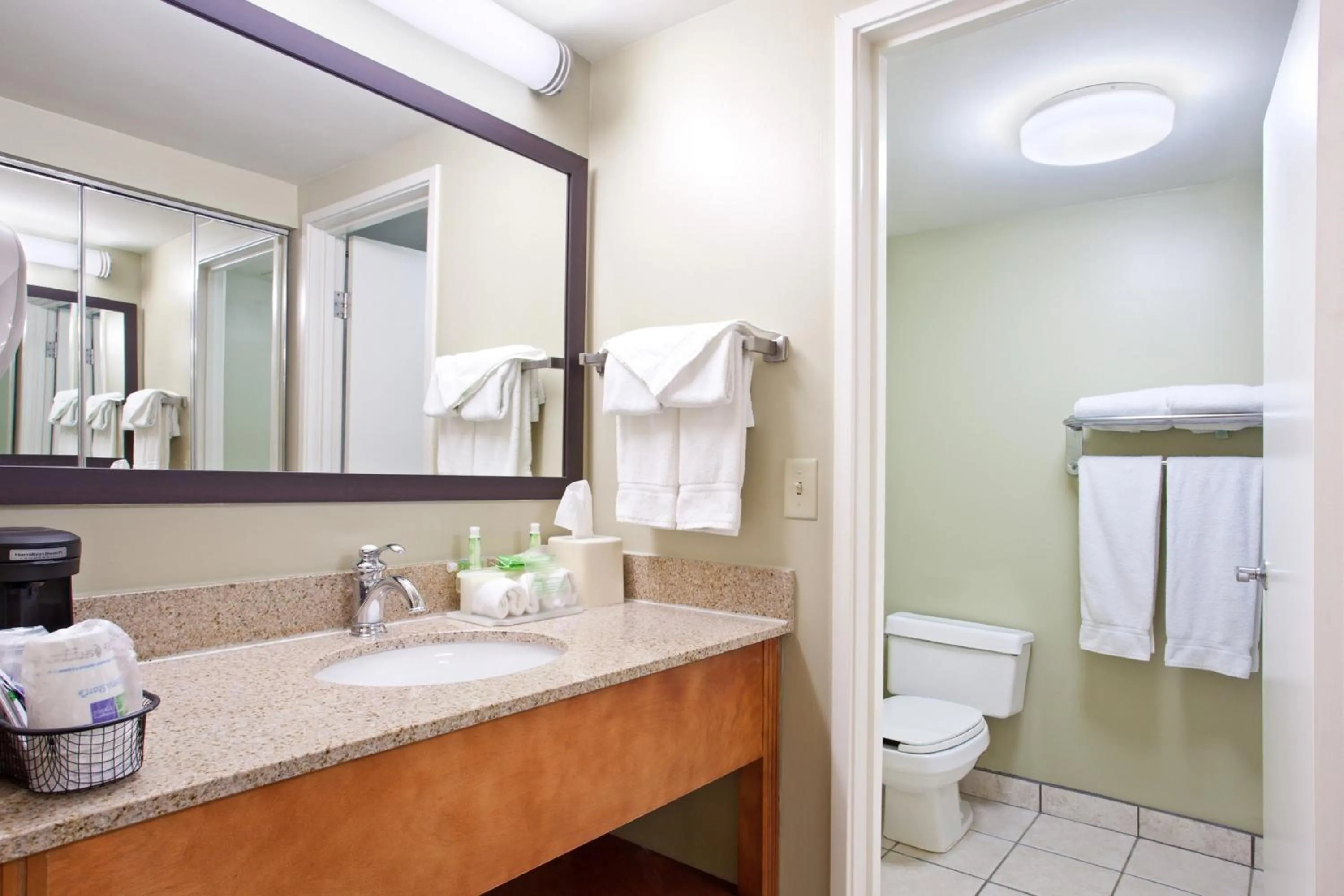 Photo of the whole room in Holiday Inn Express Hotel & Suites Pittsburgh Airport by IHG