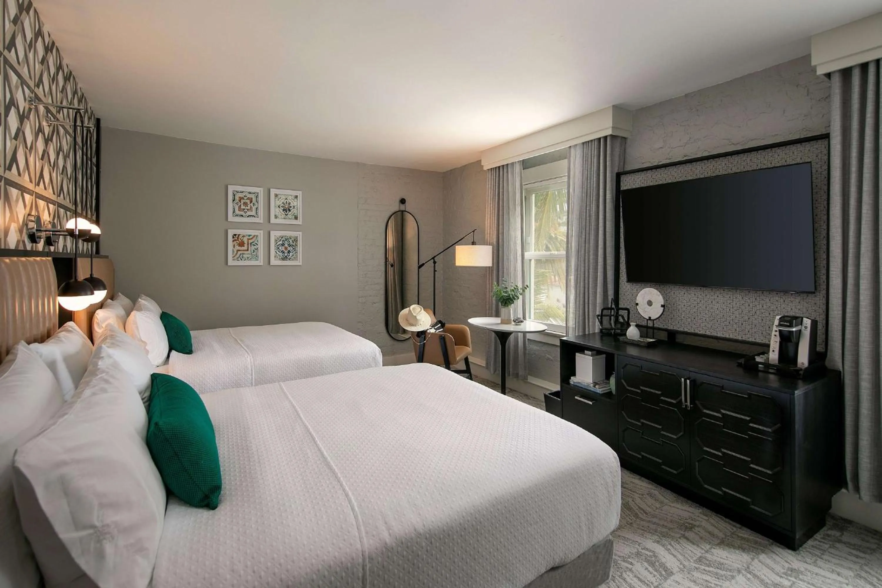 Bedroom, Bed in Hotel Virginia Santa Barbara, Tapestry Collection by Hilton