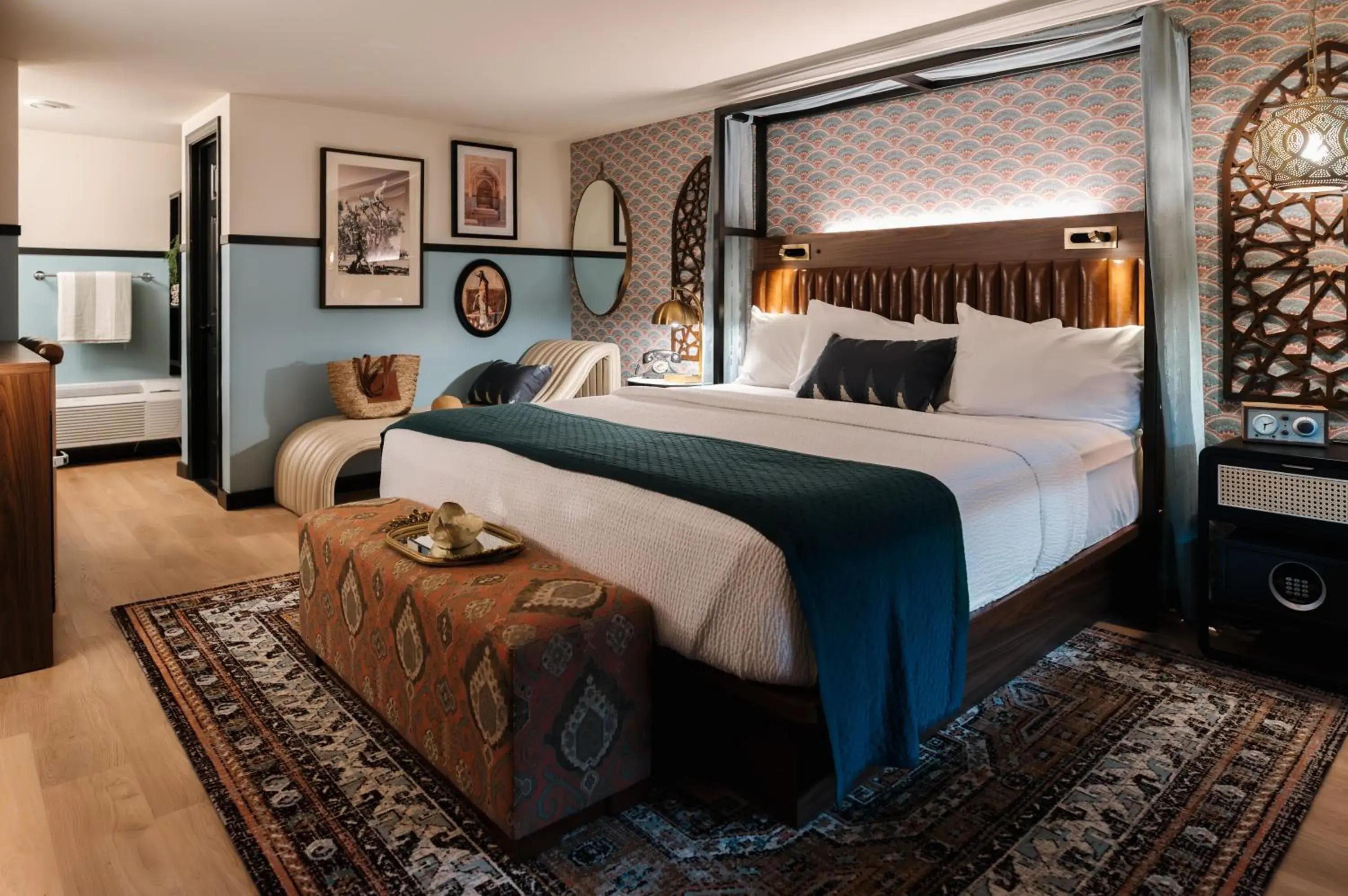 MOROCCAN KING CLASSIC in UNCOMMONER HOTEL by Reverie Boutique Collection MOROCCAN KING CLASSIC in UNCOMMONER HOTEL by Reverie Boutique Collection