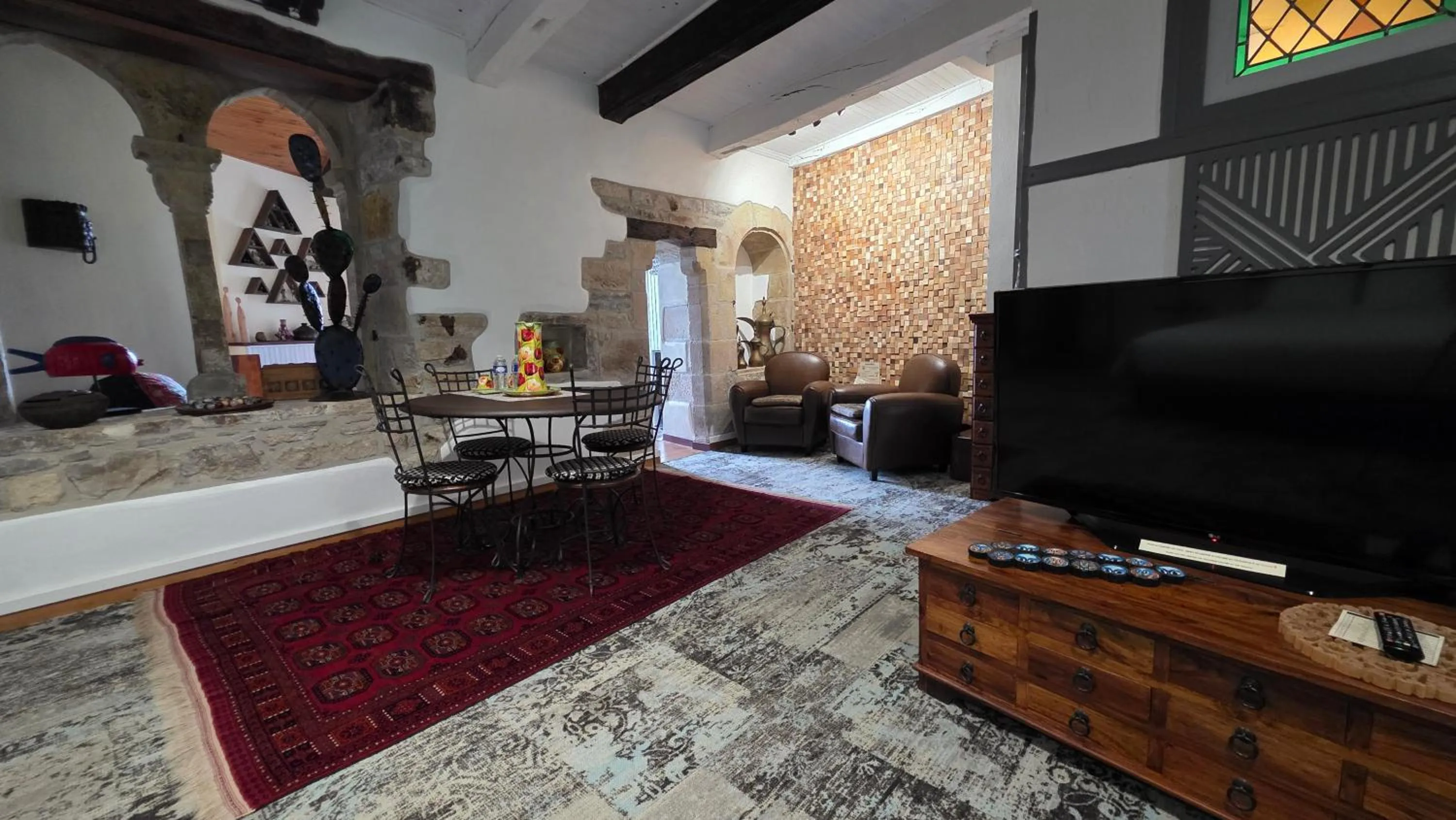 Photo of the whole room in D'Ici et D'Ailleurs