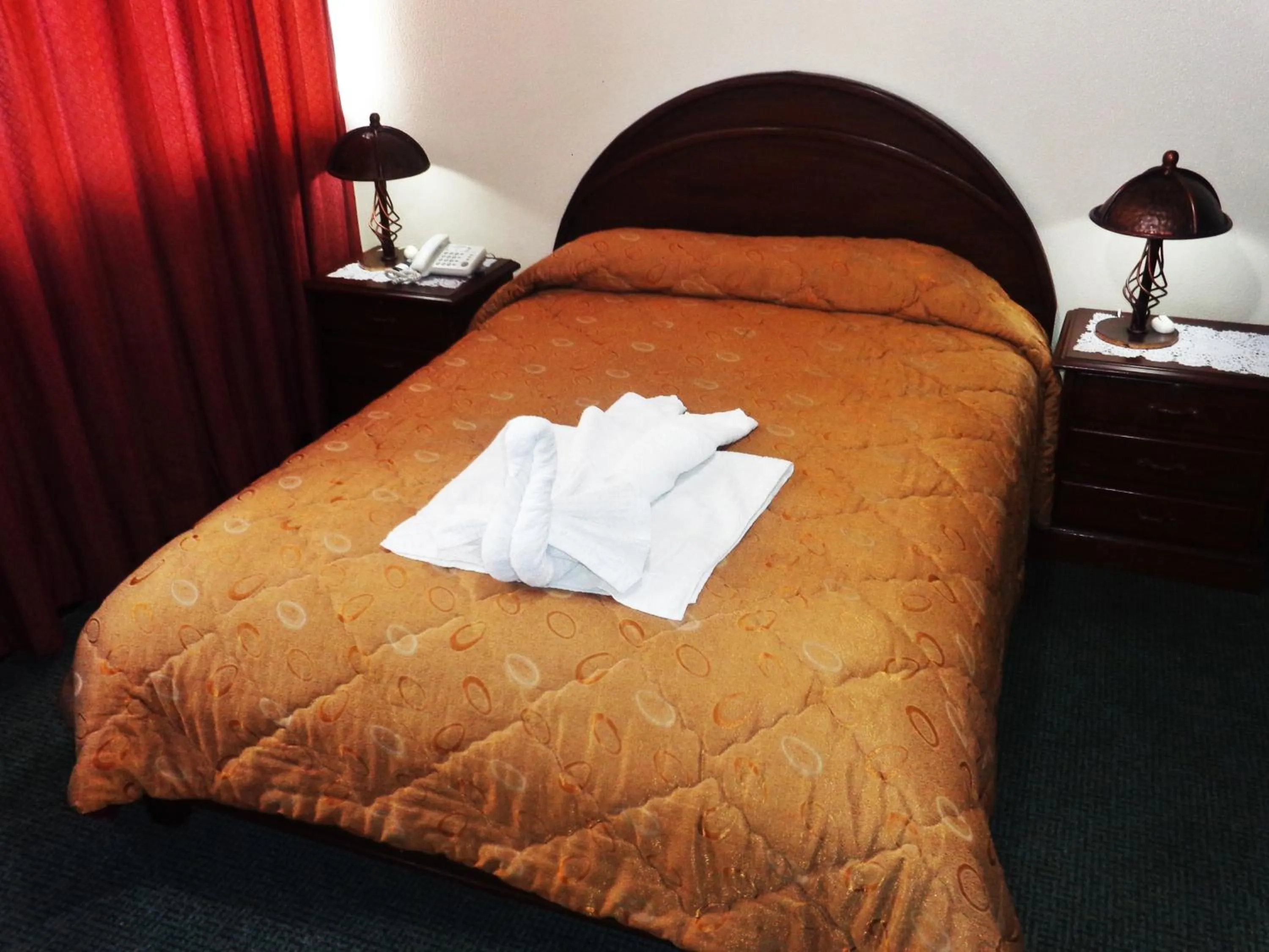 Bed in Hotel Alexander