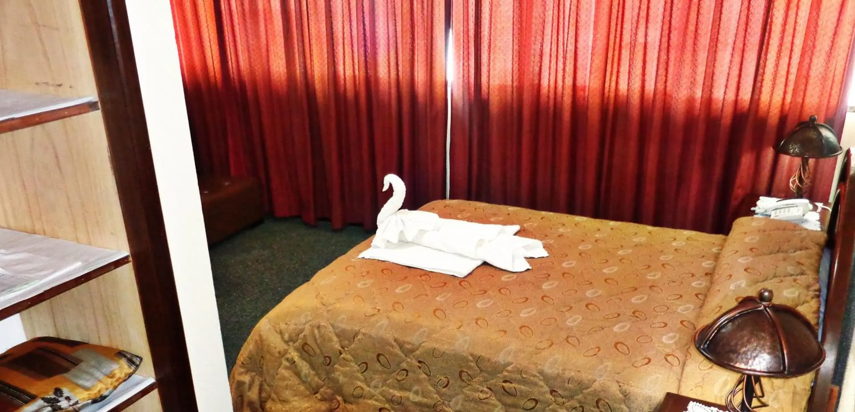 Queen Room in Hotel Alexander Queen Room in Hotel Alexander